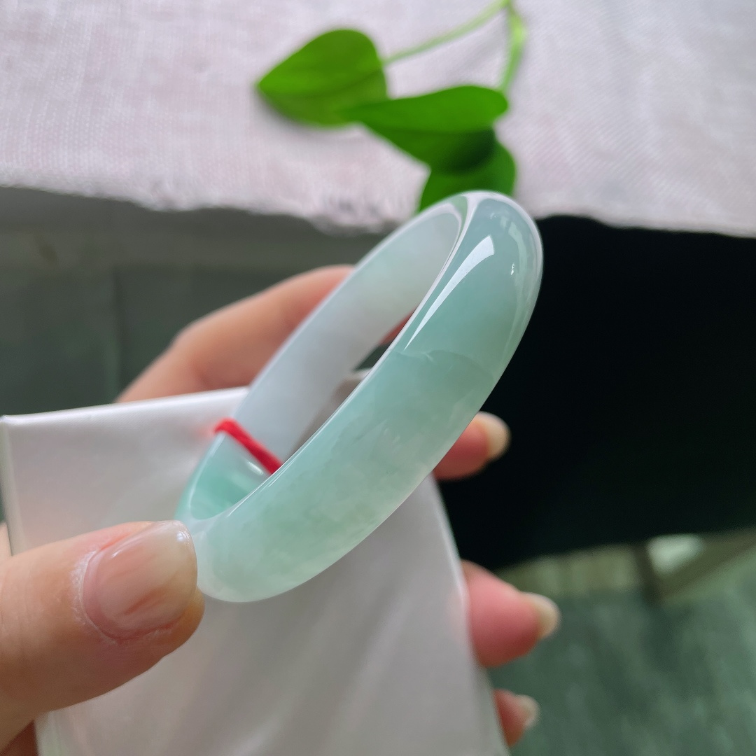53.3/12.3/7，淡绿底正圈，巧笑嫣然，双色交汇，简约不简单，细润，干净，皮纹，ss57960a
