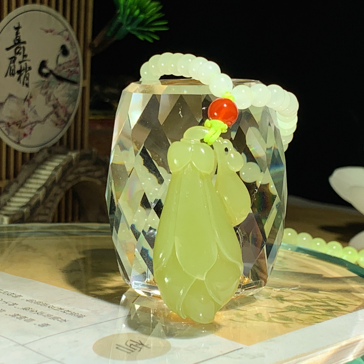 新疆若羌黄口料玉兰花挂件 尺寸40/18/11重33.8克，玉质细腻油润 底色纯净 脂粉好，品质好！