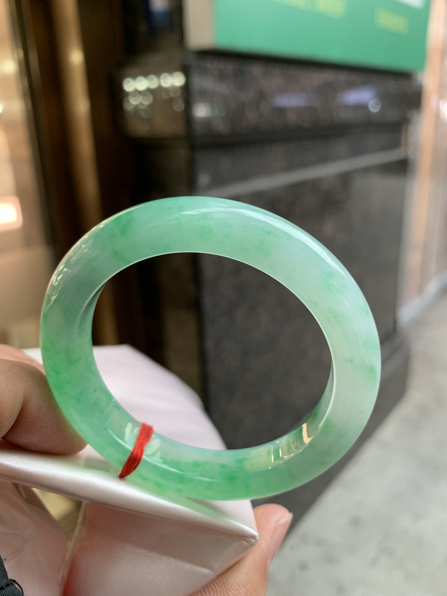 阳绿花正圈 52-10.9-9.2 1008-N1719-1 颜色鲜艳，种水冰润 有纹
