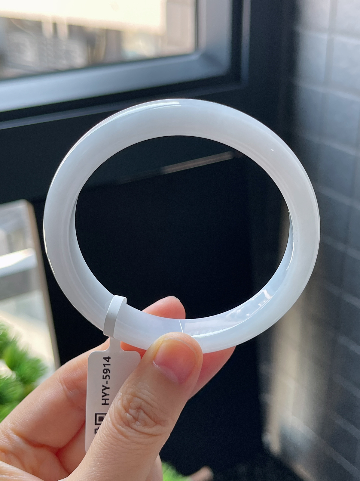 正圈58.1圈口，翡翠糯化种白色手镯