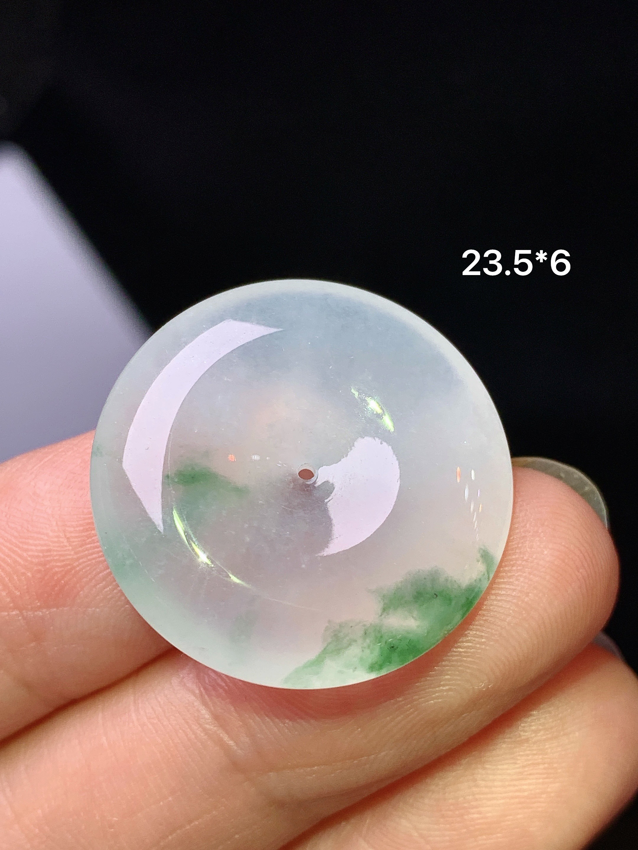 飘绿平安扣吊坠 玉质细腻 色泽艳丽清新 水润亮眼 整体尺寸23.5*6 h3