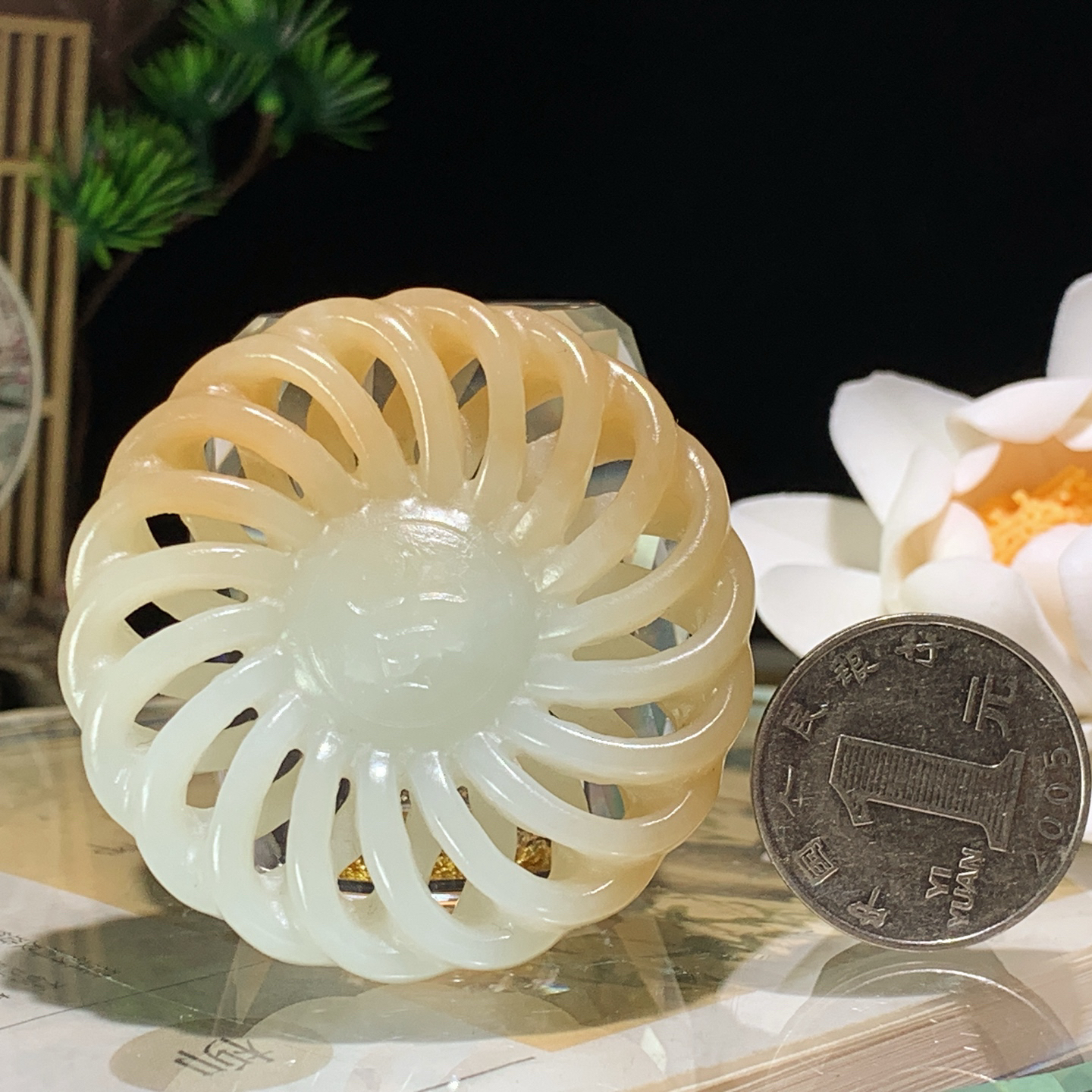新疆且末糖时来运转挂件！尺寸51/8重28克 玉质细腻油润 底色纯净 脂粉好，品质好。lt2601008