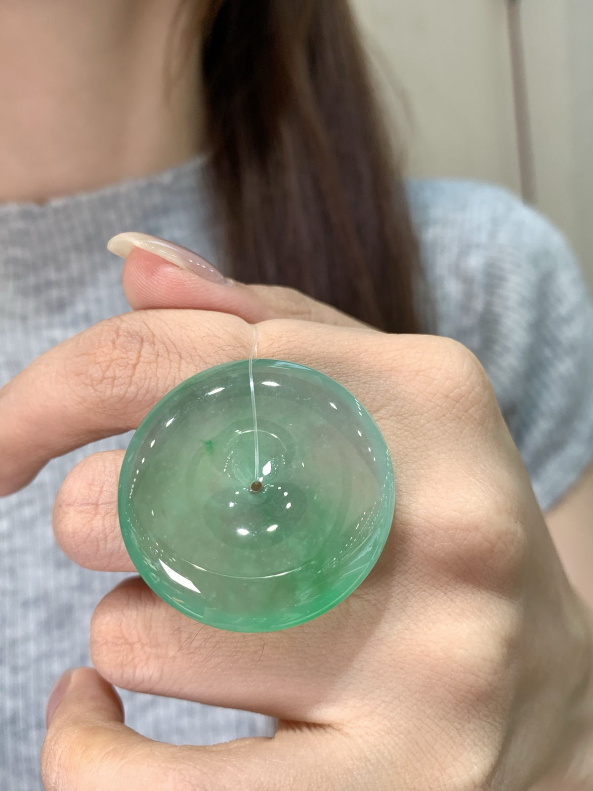 冰飘绿平安扣，平平安安~
尺寸34.8-6.7mm