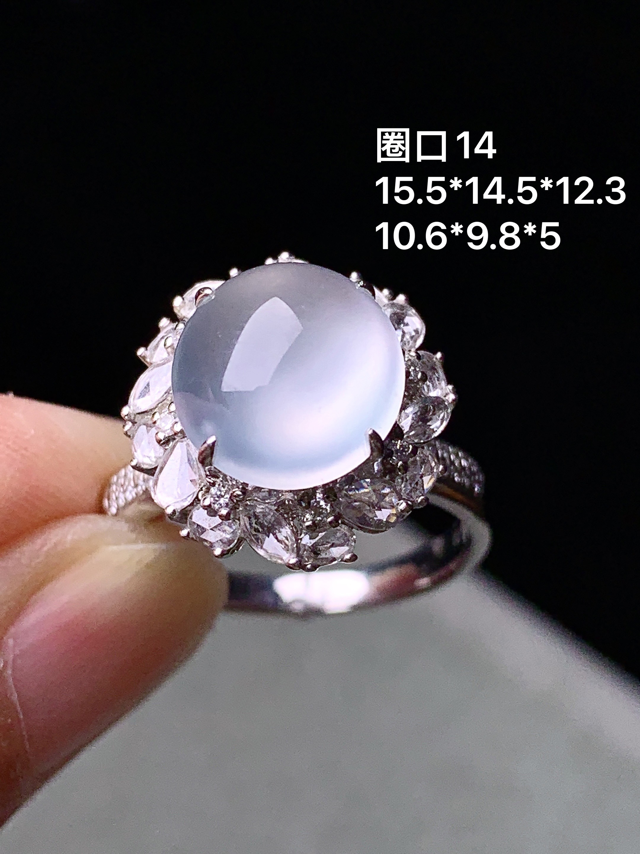 18k金钻镶嵌冰种蛋面戒指 玉质细腻 色泽艳丽清新  水润亮眼 圈口14 整体尺寸15.5*14.5*12.3 m7