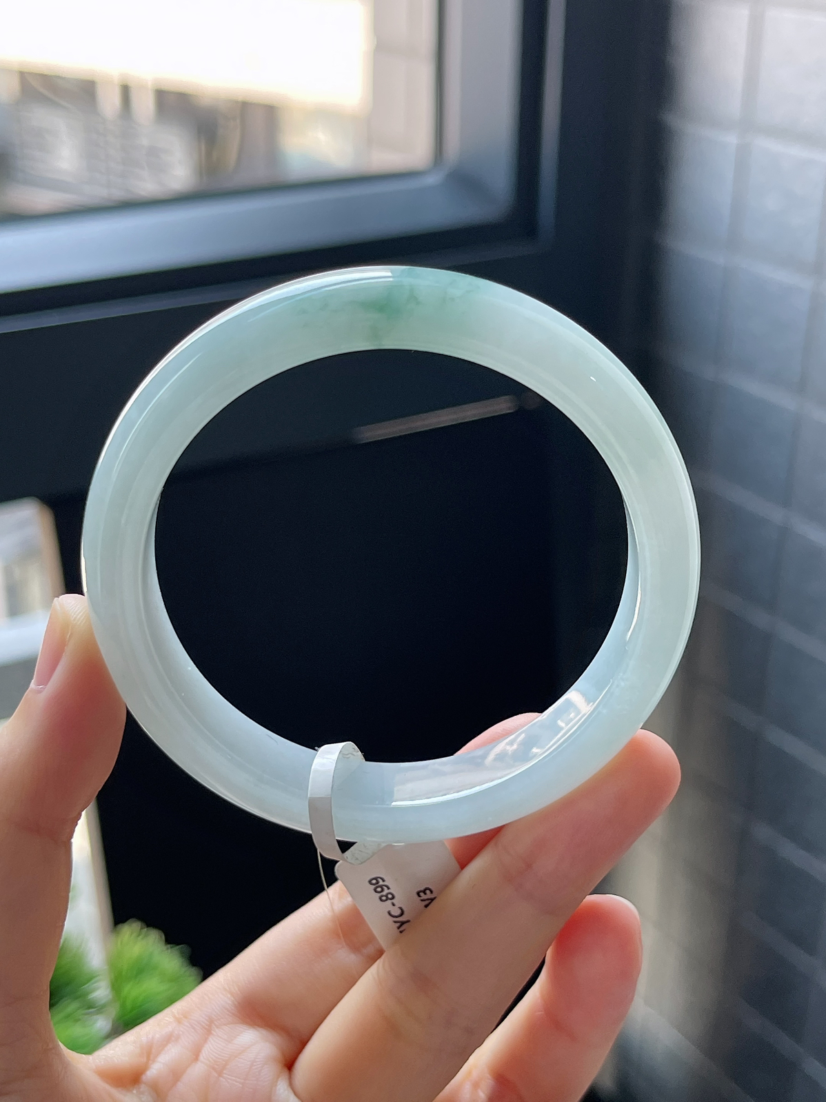 正圈57.5圈口，翡翠糯化种飘绿手镯