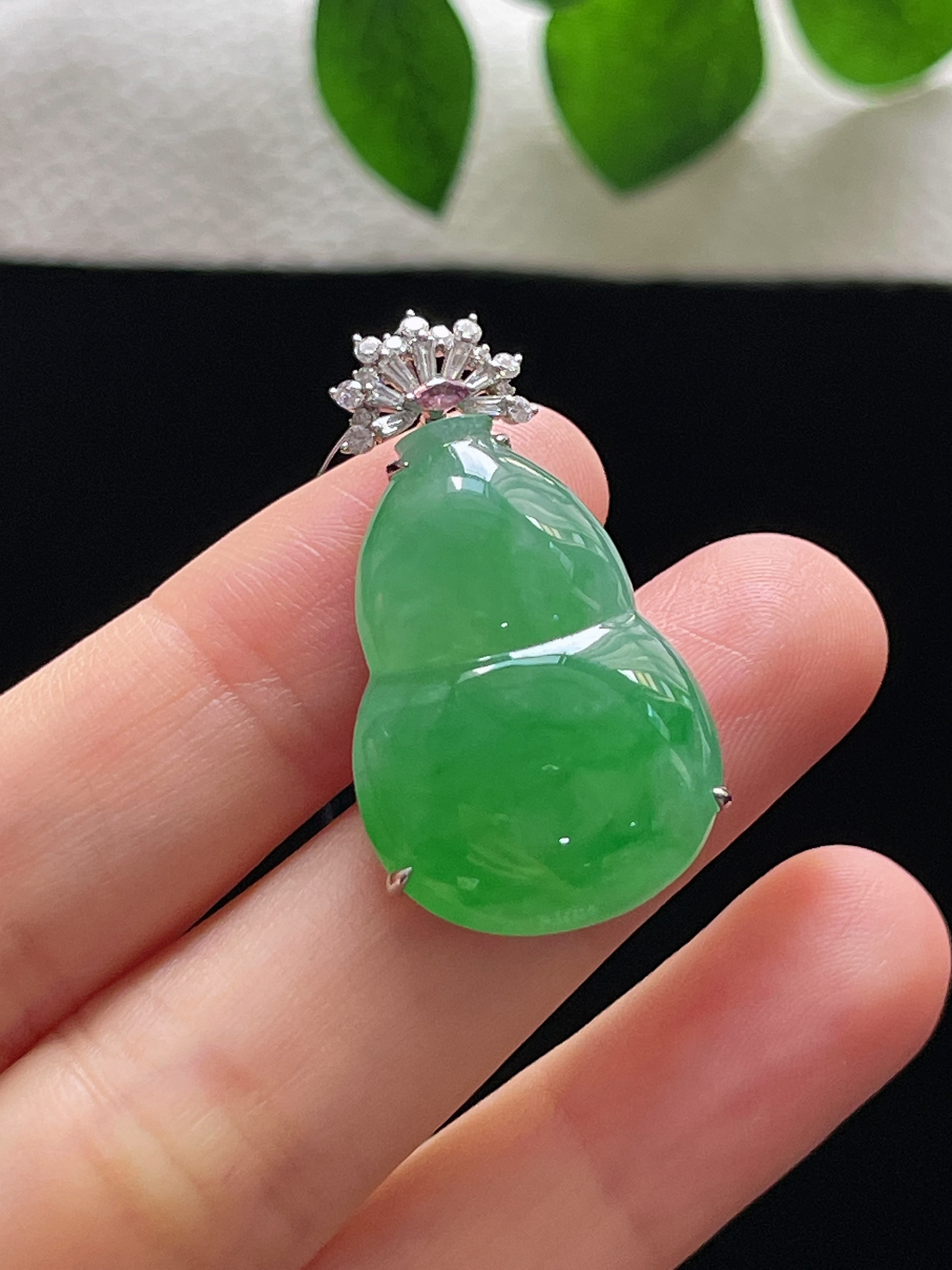 18k金翡翠冰糯种飘绿葫芦