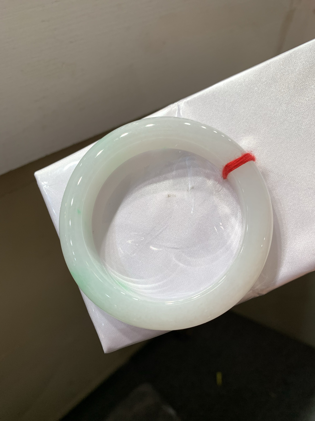 尺寸55.4/12.6/9.7，带色手镯
冰透水润细腻 清新甜美
