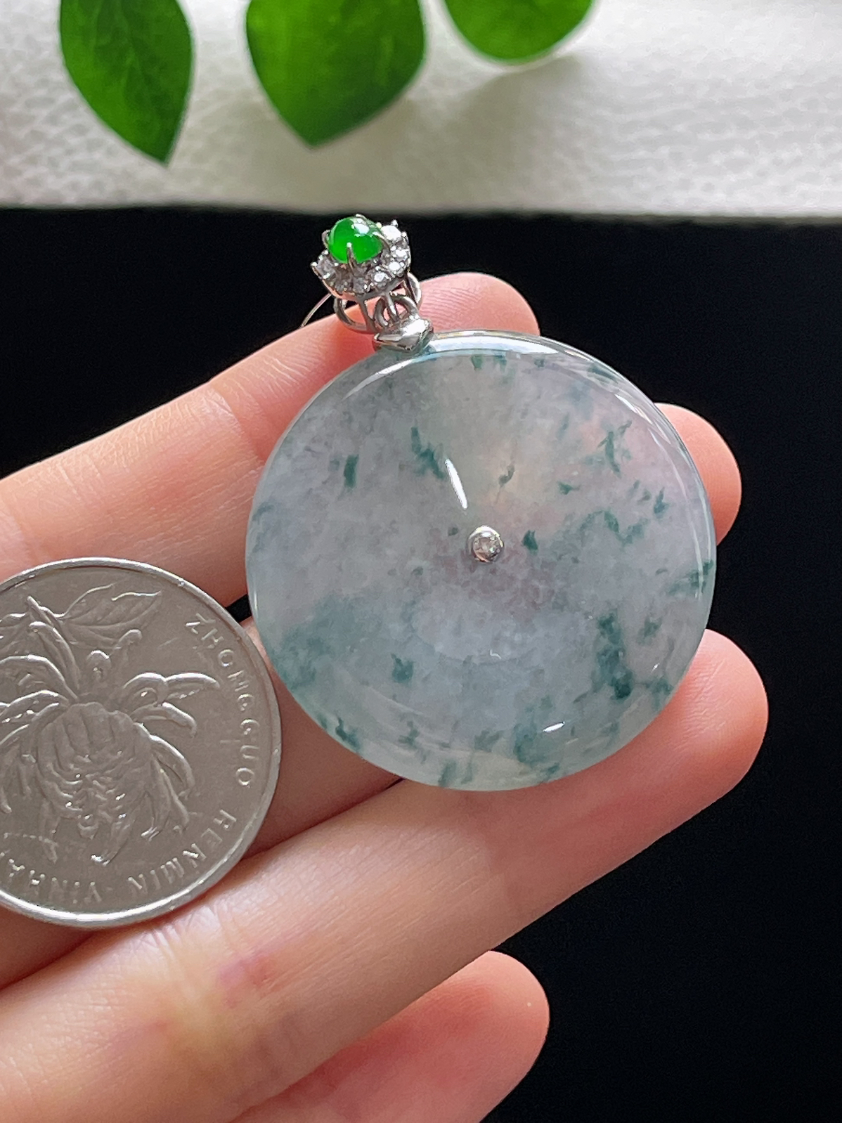 18k金翡翠冰糯种淡蓝色飘花平安扣
