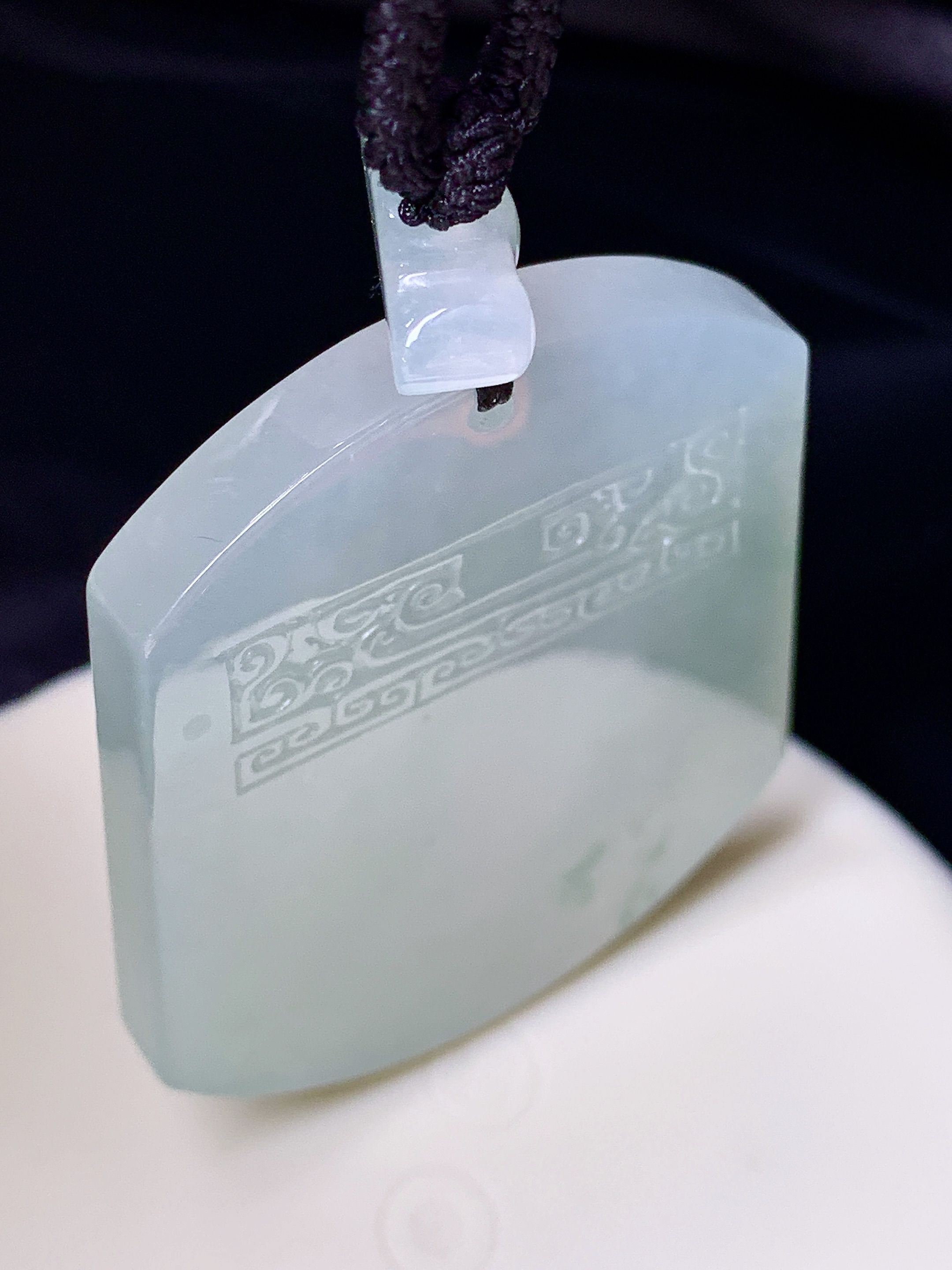 冰种无事牌吊坠 玉质细腻 色泽艳丽清新 水润亮眼 整体尺寸53*42.5*6 L1