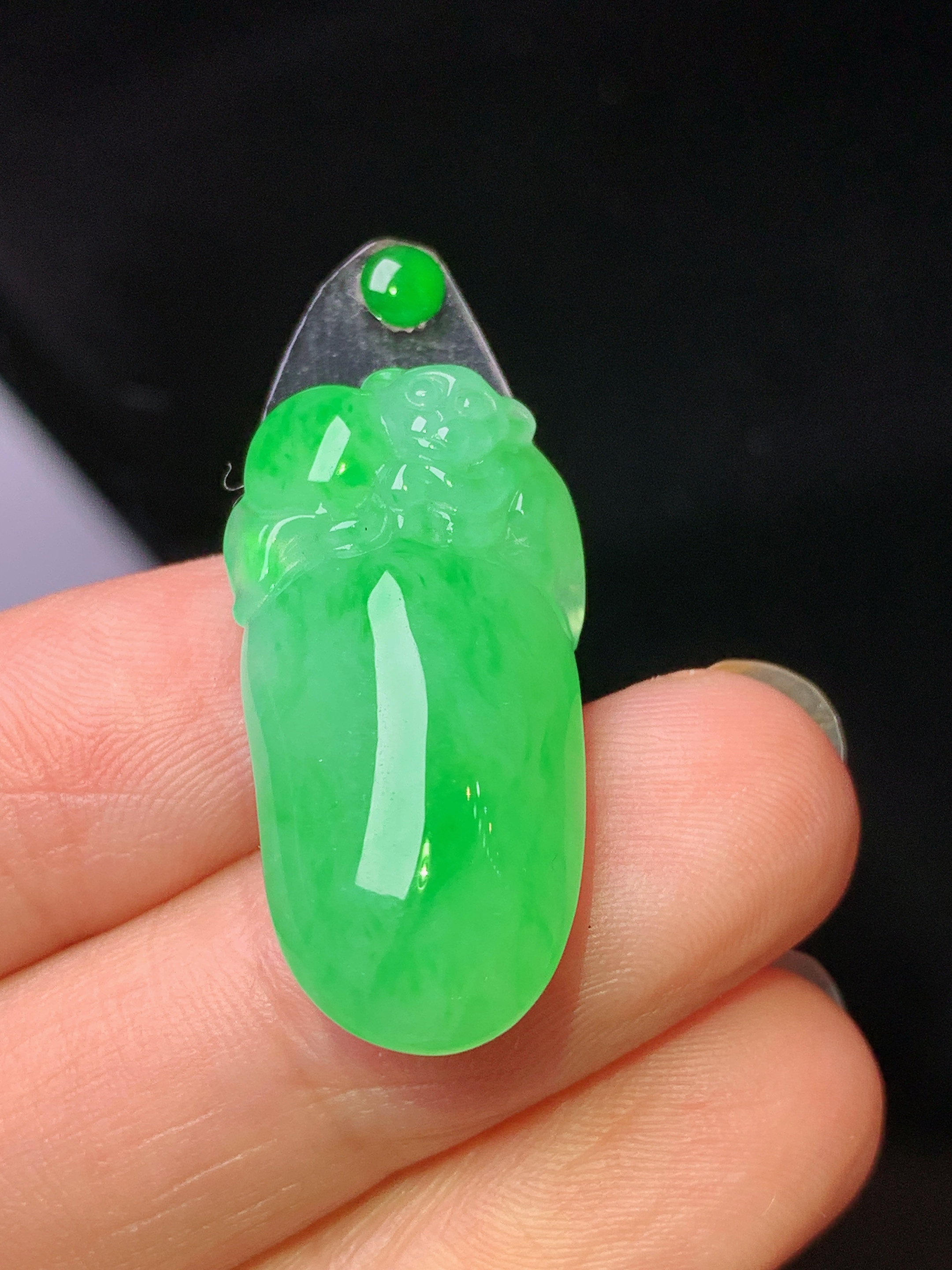 阳绿福瓜吊坠 玉质细腻 色泽艳丽清新 水润亮眼 整体尺寸28*14.3*6 2x