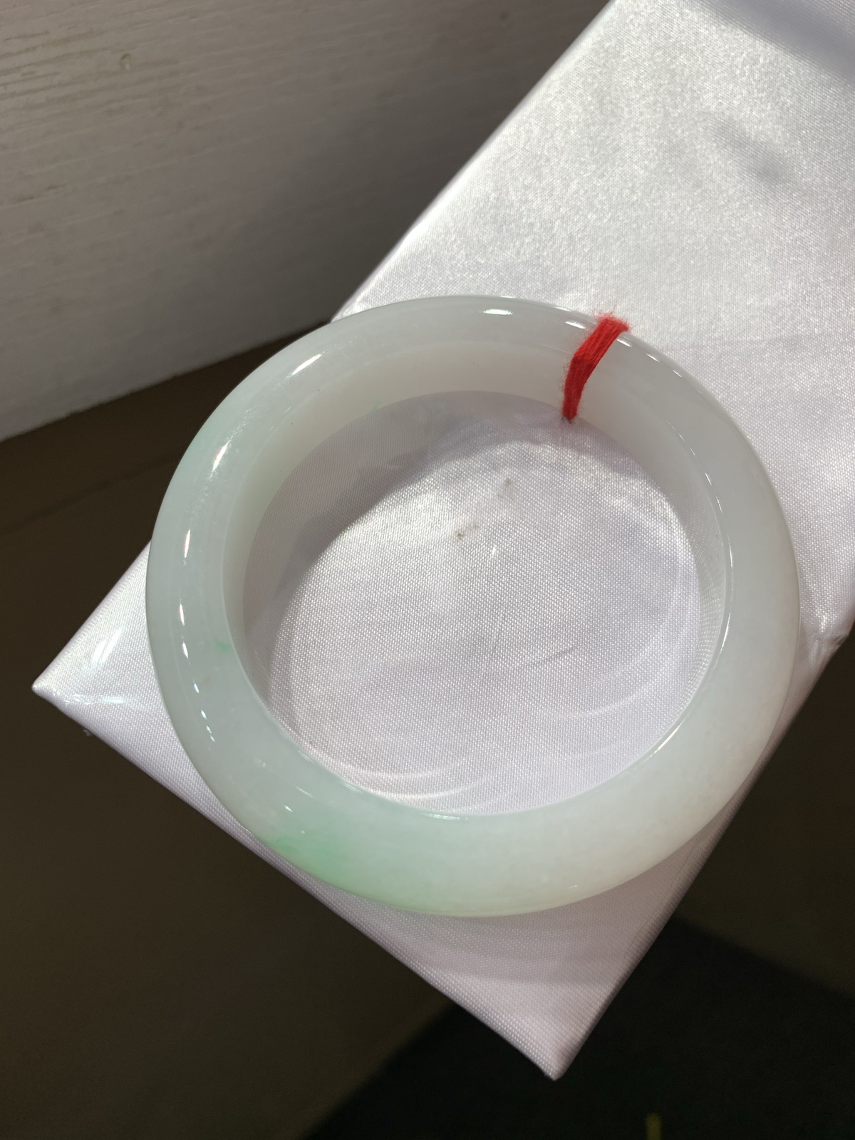 尺寸55.4/12.6/9.7，带色手镯
冰透水润细腻 清新甜美