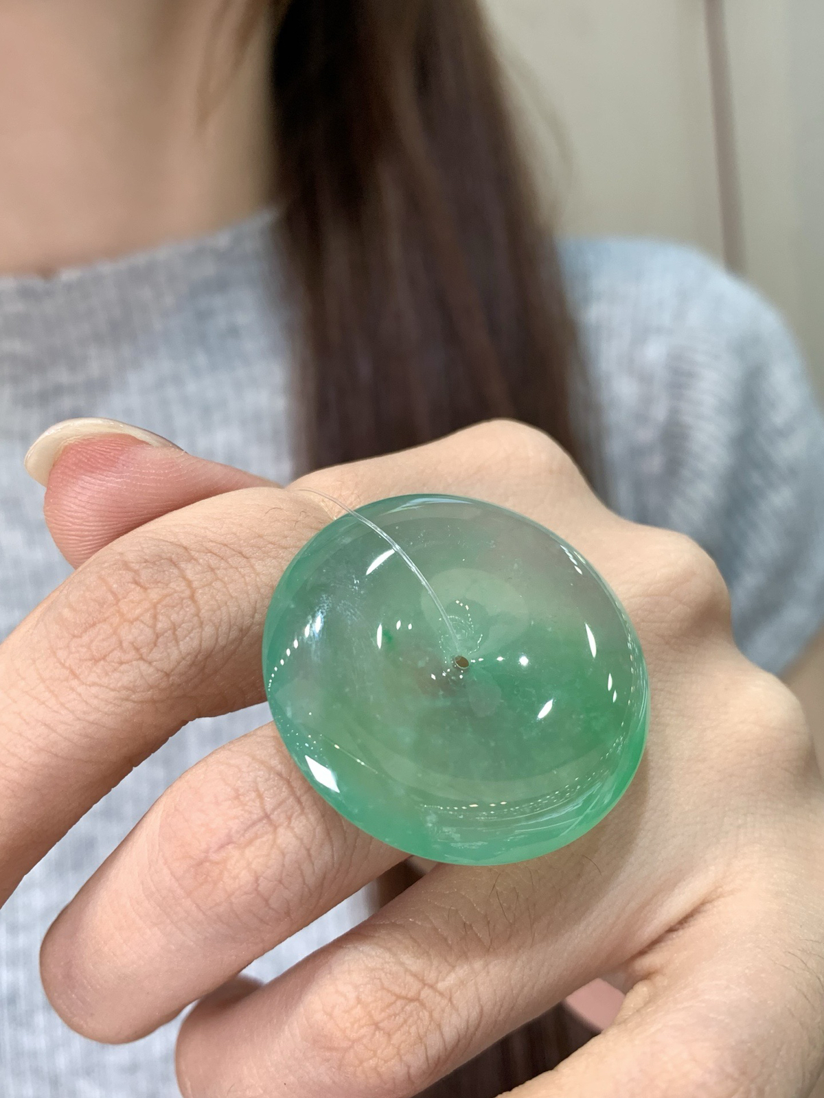 冰飘绿平安扣，平平安安~
尺寸34.8-6.7mm