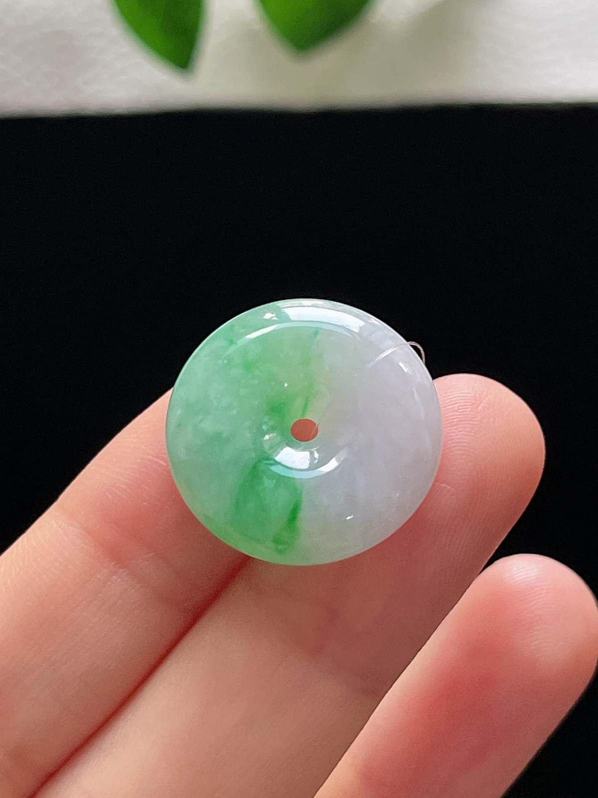 翡翠糯化种飘绿平安扣