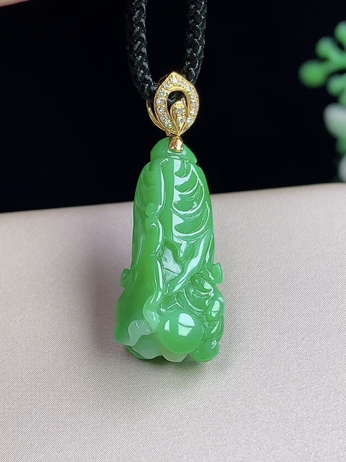 秒杀18k金镶飘绿百财聚来，无裂，尺寸20.6*9.7*6.6mm，S09ytf