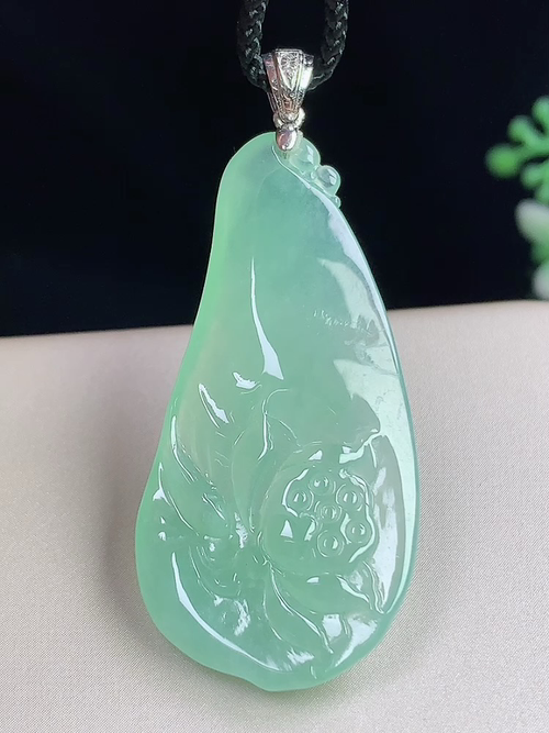 秒杀18k金镶冰晴绿莲花，无裂，尺寸40.8*20.1*4.4mm，S09yyf