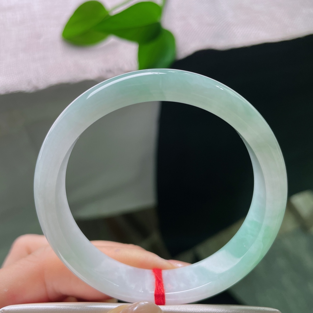 53.3/12.3/7，淡绿底正圈，巧笑嫣然，双色交汇，简约不简单，细润，干净，皮纹，ss57960