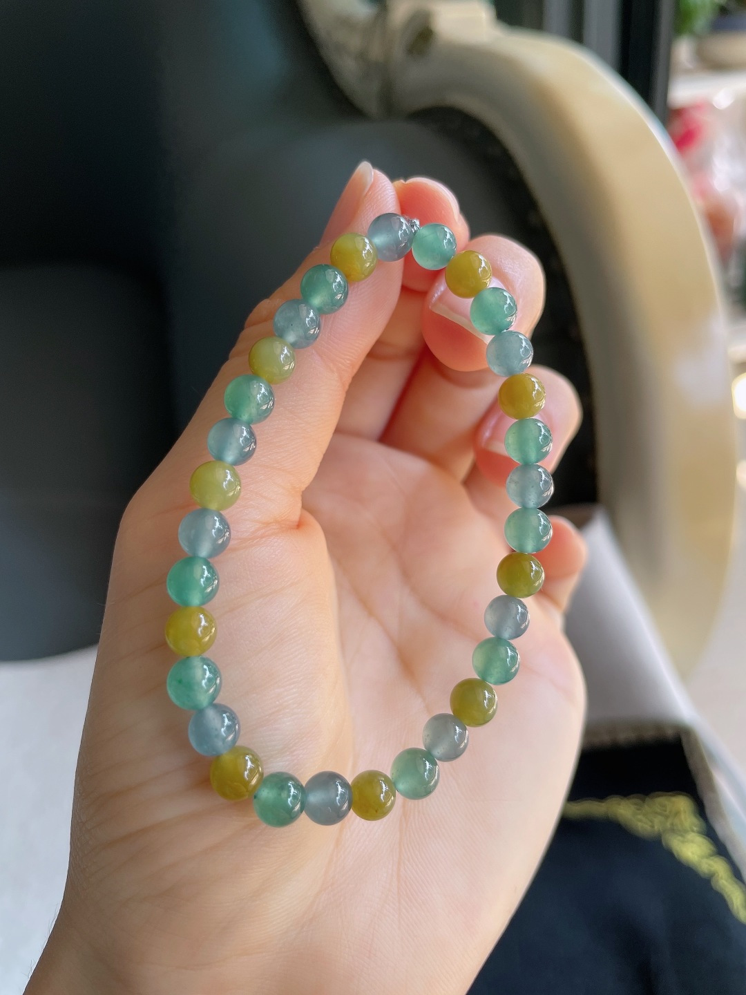 天然翡翠A货，冰三彩手串，尺寸：5.8mm。【编4759】