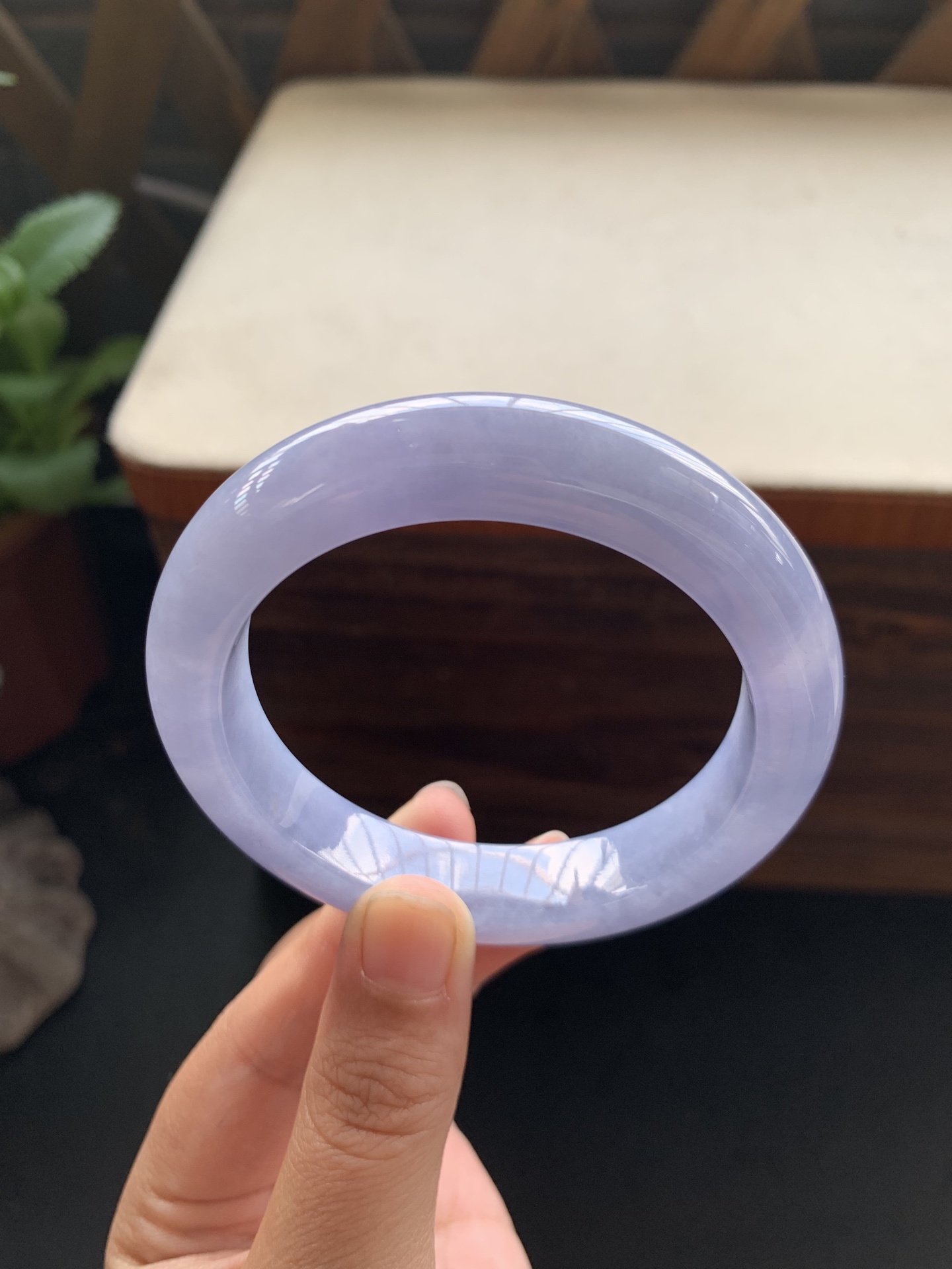 14，冰润浓紫手镯，圈口55-11.9-9.5，种老起胶，玉质冰透细腻，种水好，颜色美，冰紫浓郁无比