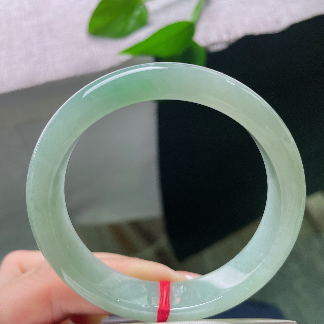 55.2/12.7/7.5，绿底正圈，无裂，淡雅均匀的晴绿色，没有厚重暗沉感，清清爽爽，视觉十分治愈