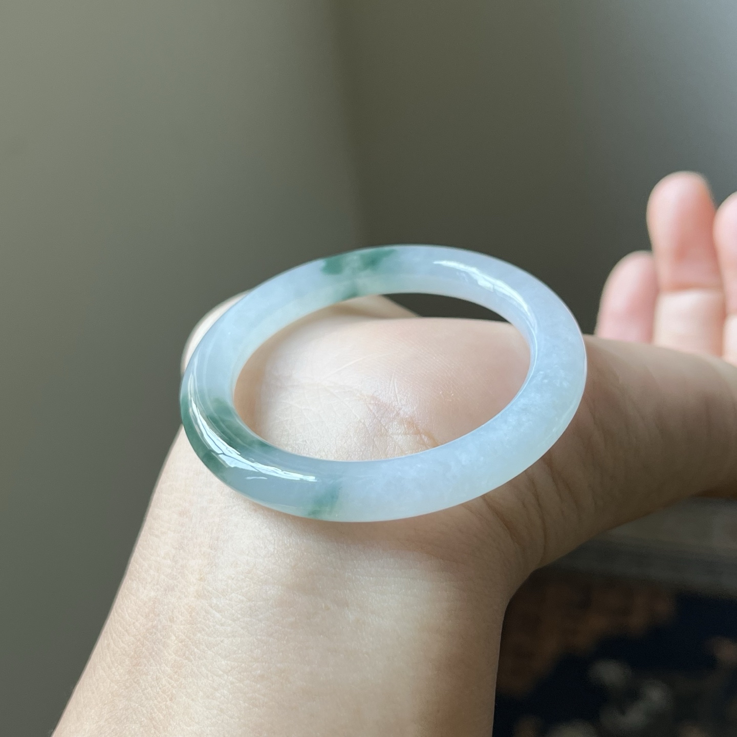 冰种飘花童镯，宝宝手镯，种水好，冰透无裂，内直径40.2，7×6.5
