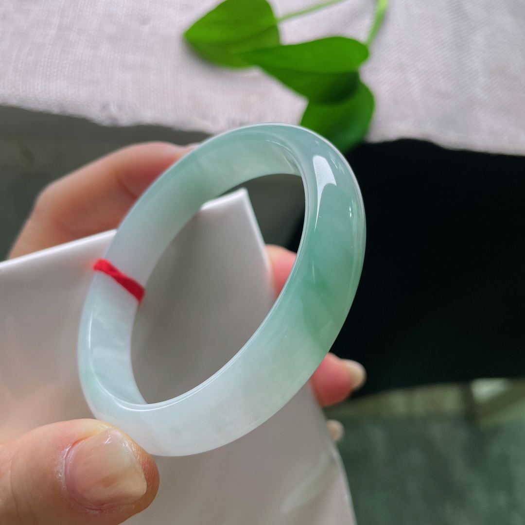 53.3/12.3/7，淡绿底正圈，巧笑嫣然，双色交汇，简约不简单，细润，干净，皮纹，ss57960a