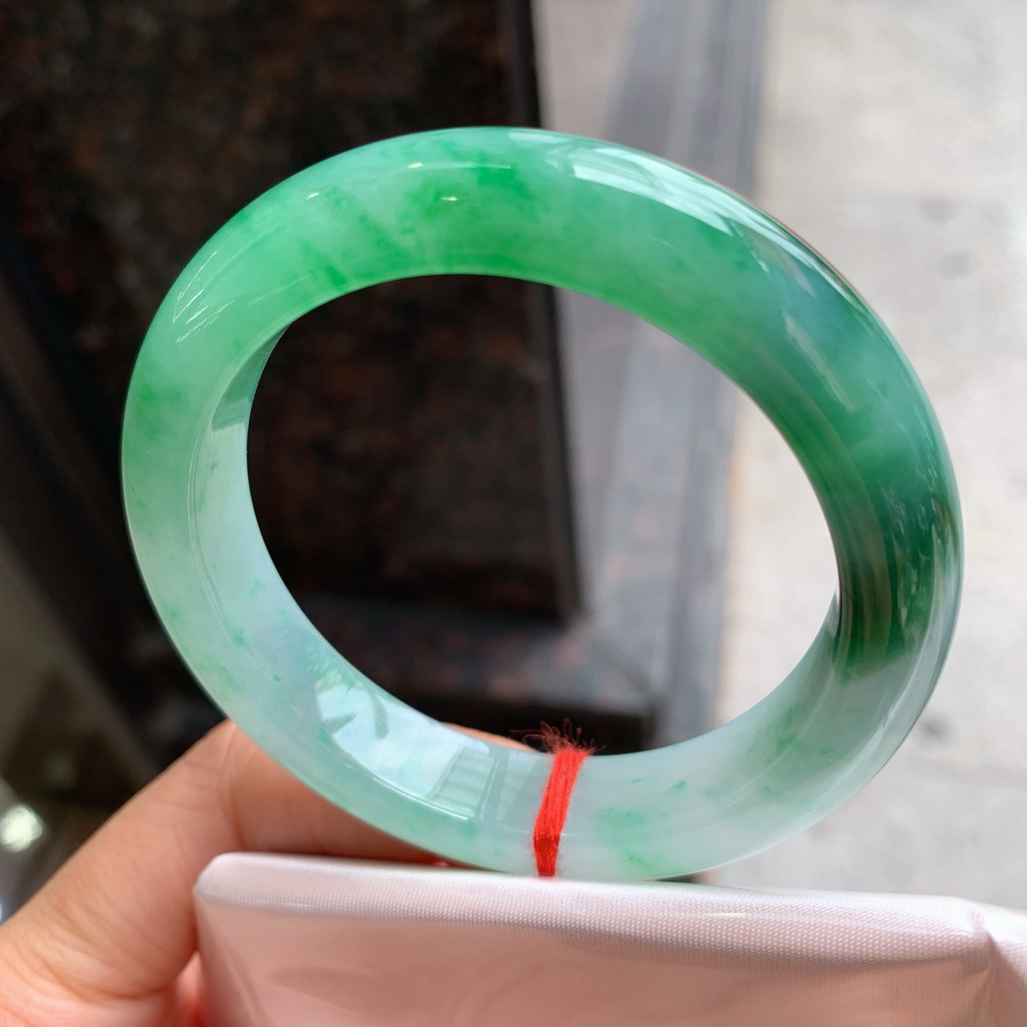 正圈飘绿 有纹 尺寸：52.8/11.5/8.7 细腻