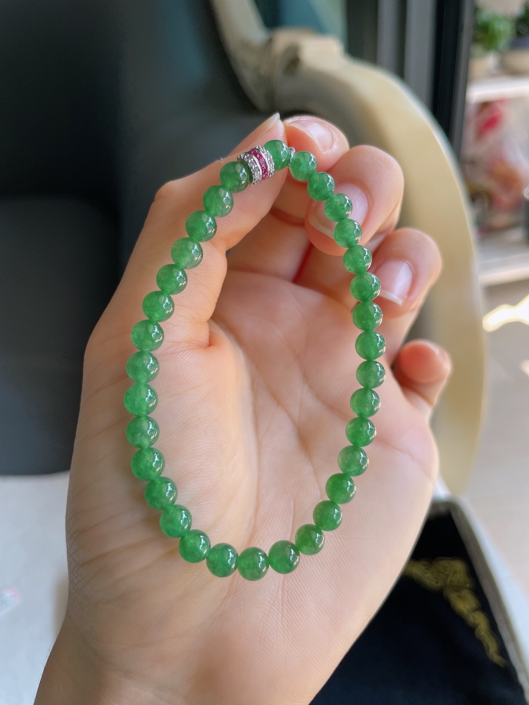 缅甸天然翡翠A货，冰满绿手串，尺寸：5.5mm。【编4763】