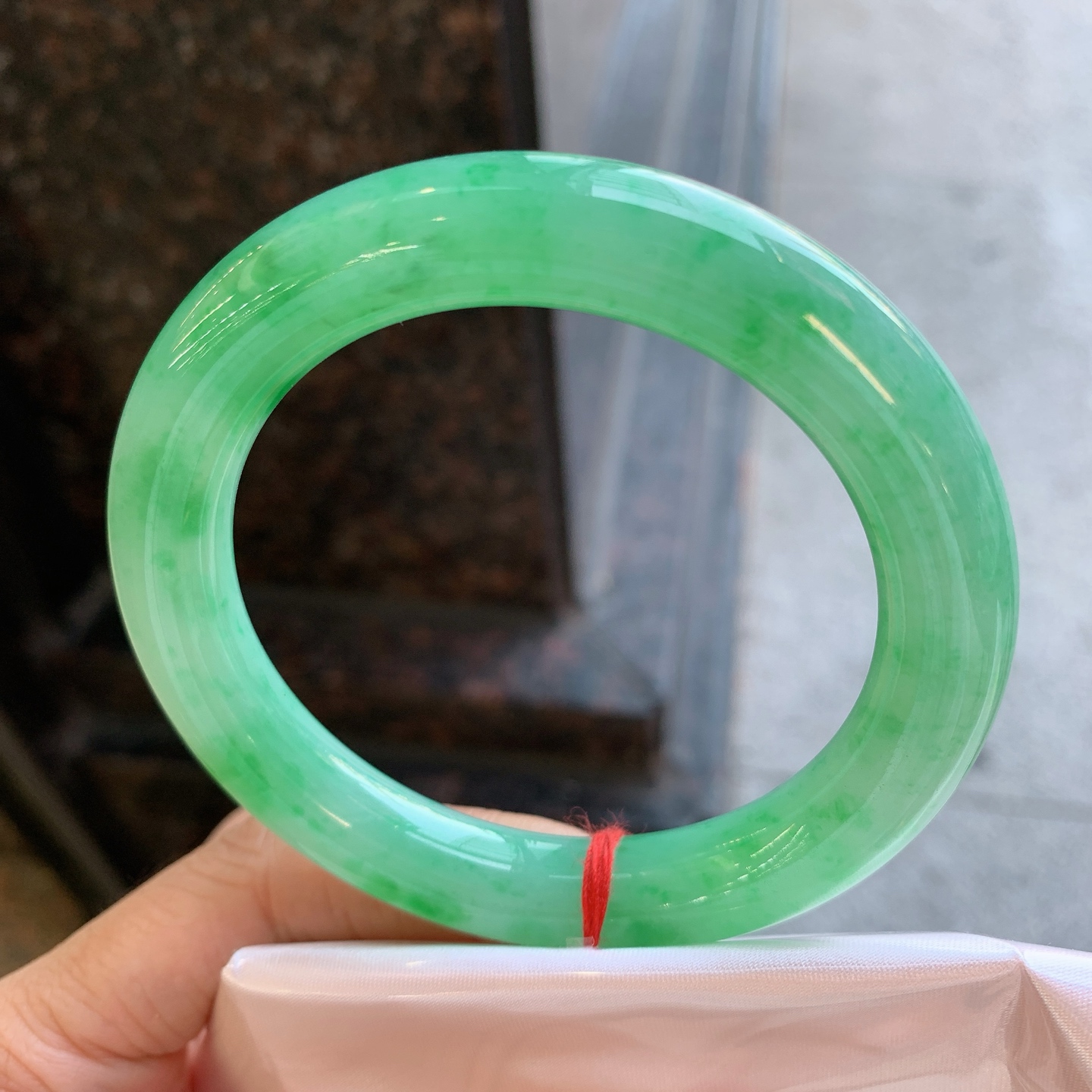 圆条飘绿 微纹 尺寸：57.7/10.7 细腻