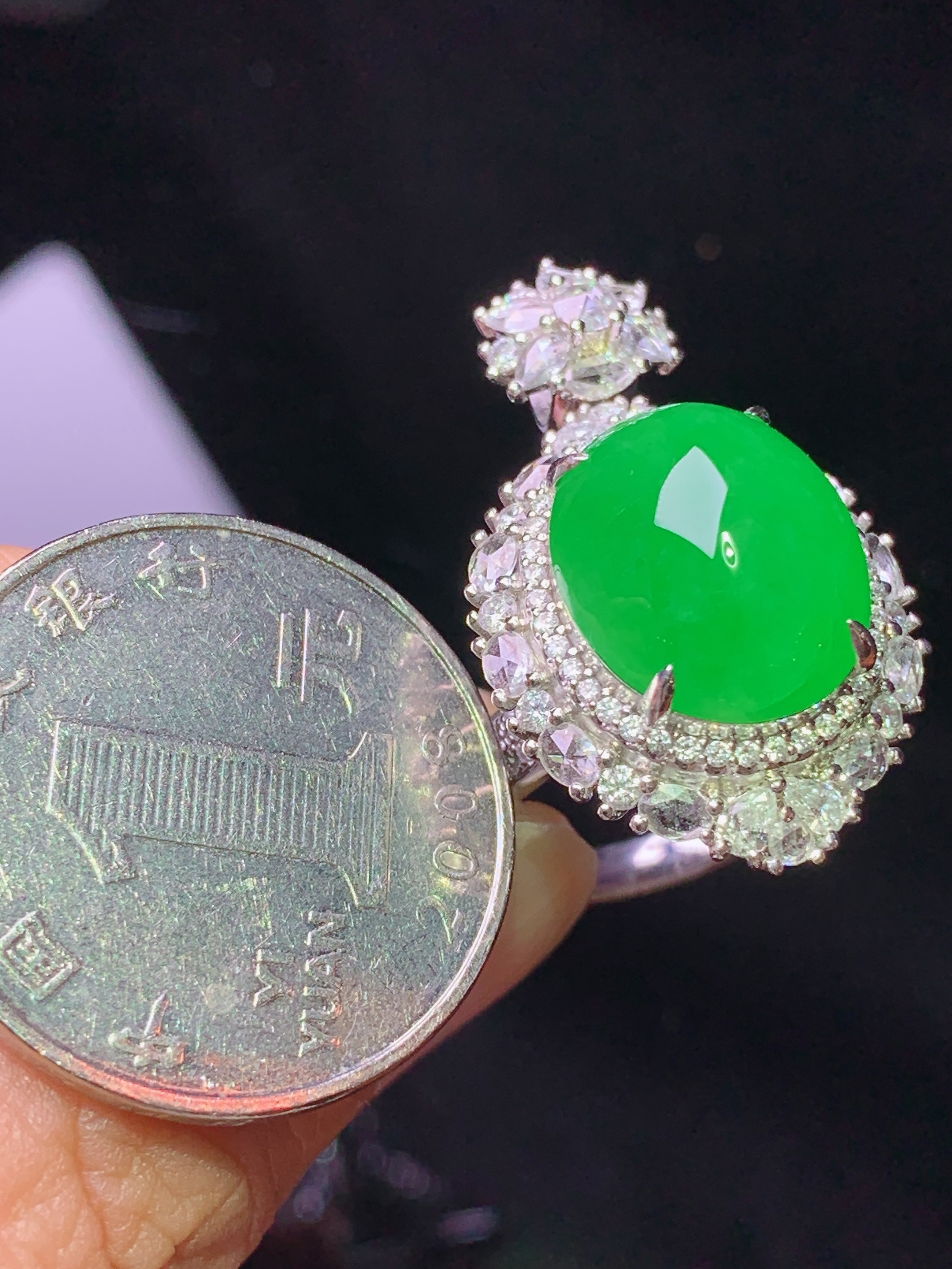 18k金钻镶嵌满绿蛋面戒指吊坠两用款 玉质细腻 色泽艳丽清新 水润亮眼 圈口16 整体尺寸30.8*18.5*14.6 f5