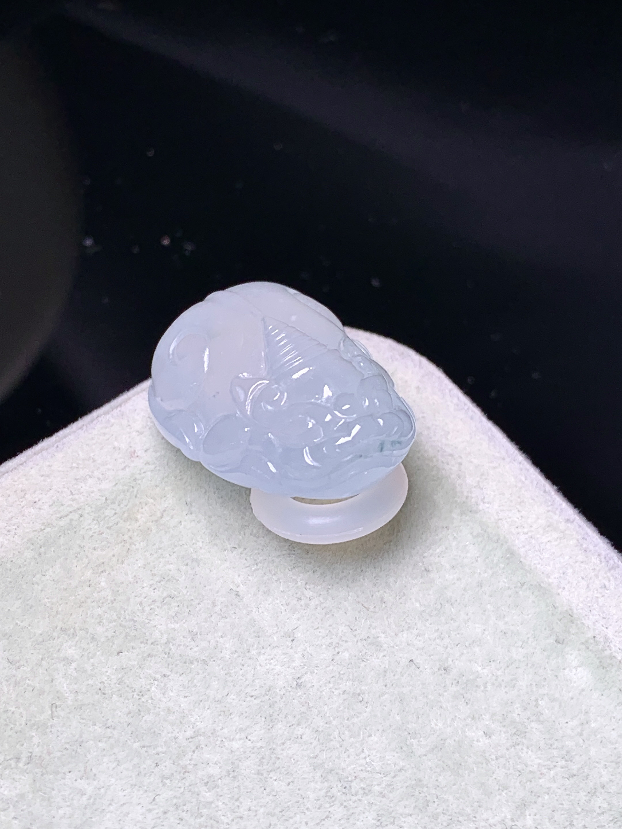 冰种貔貅吊坠 玉质细腻 色泽艳丽清新 水润亮眼 整体尺寸20.5*14.8*9 z2