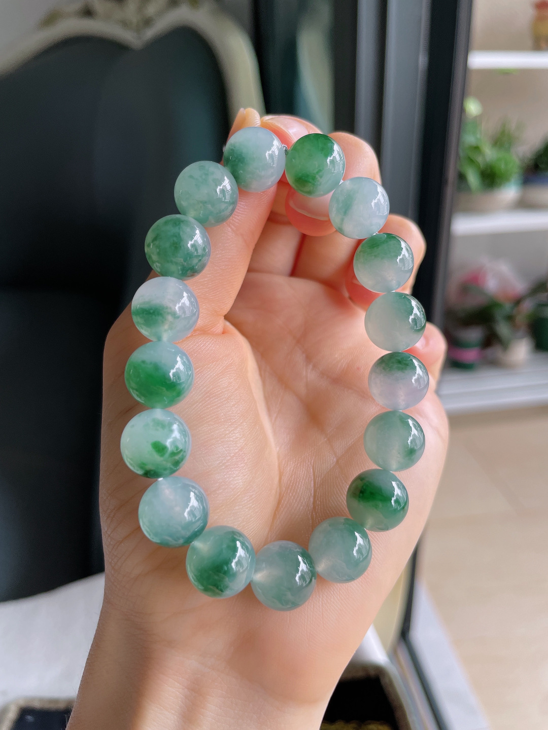 缅甸天然翡翠A货，冰种飘花手链，尺寸：11.8mm。【编4470】
