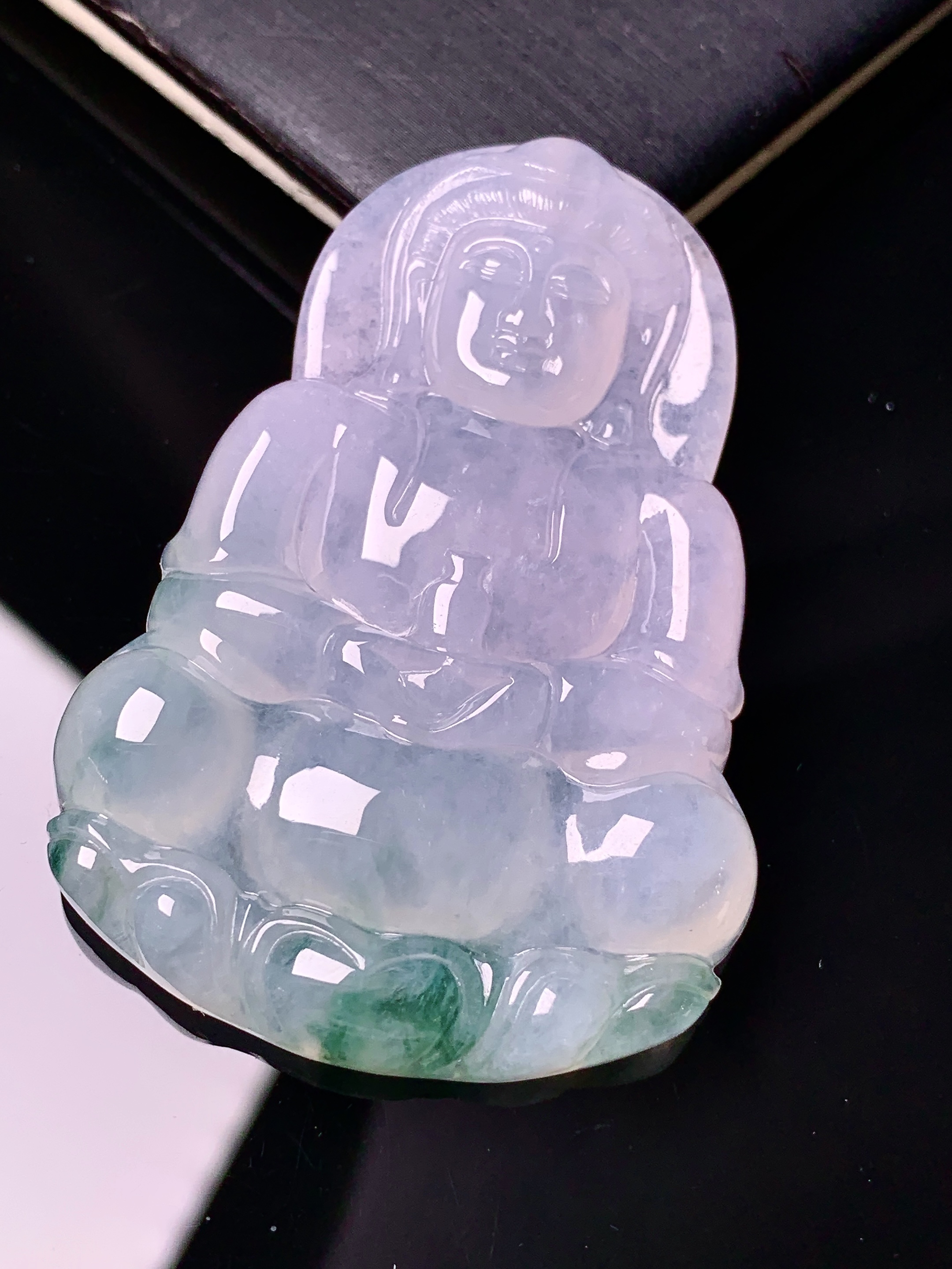 冰种飘绿观音菩萨吊坠 玉质细腻 色泽艳丽清新 水润亮眼 整体尺寸52*36.7*6 h3