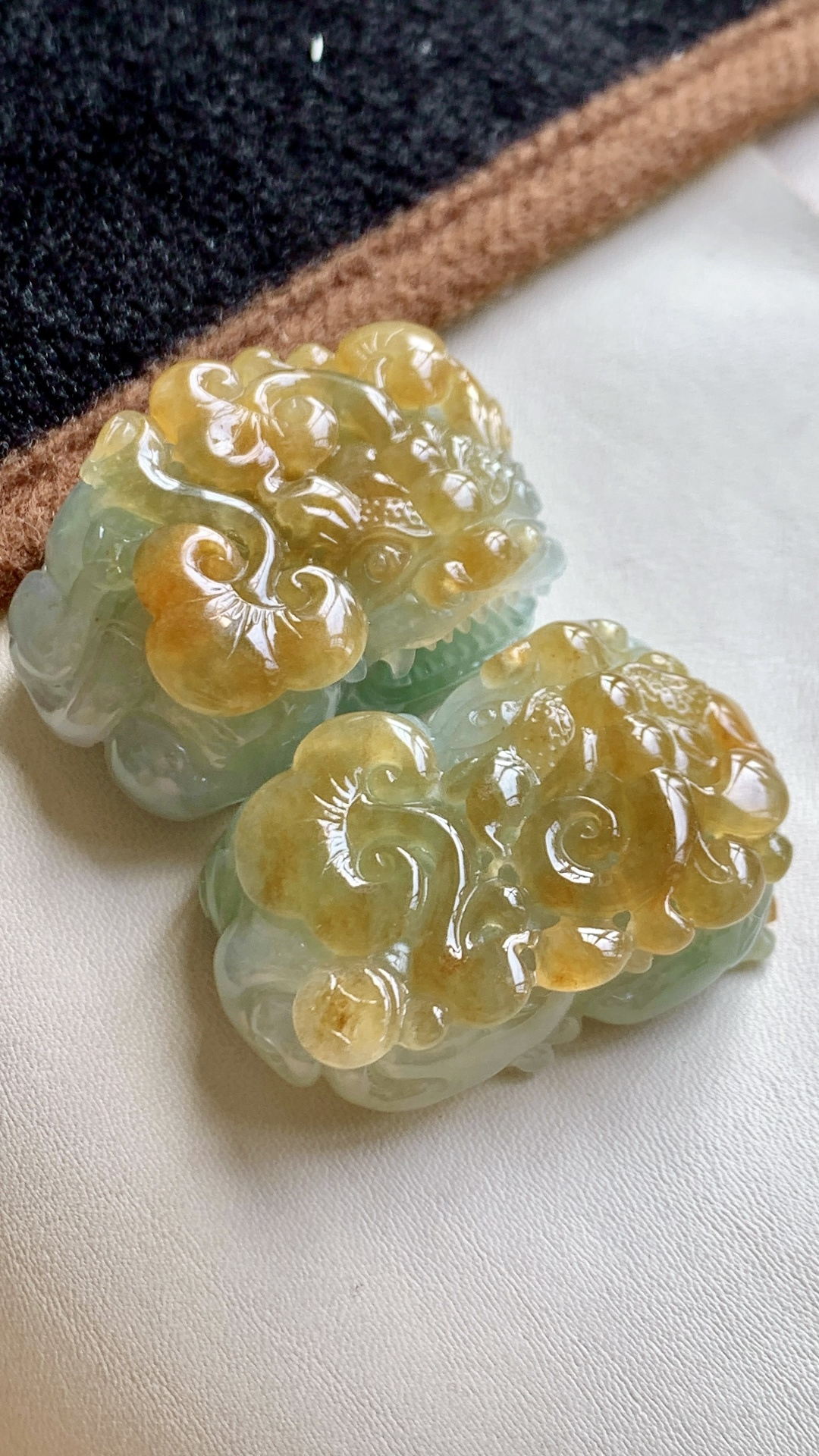 天然翡翠，黄翡貔貅，细腻无裂，尺寸34.8-24.7-16.7 aj109