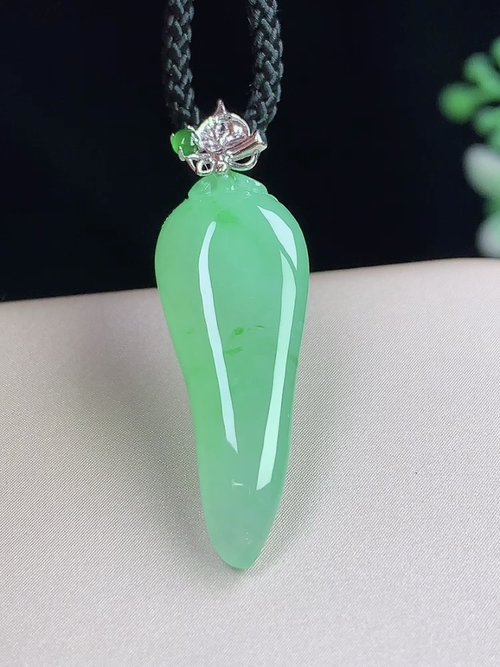 18k金镶满绿福瓜，无裂，尺寸25.8-10-5.6mm，S10pa09