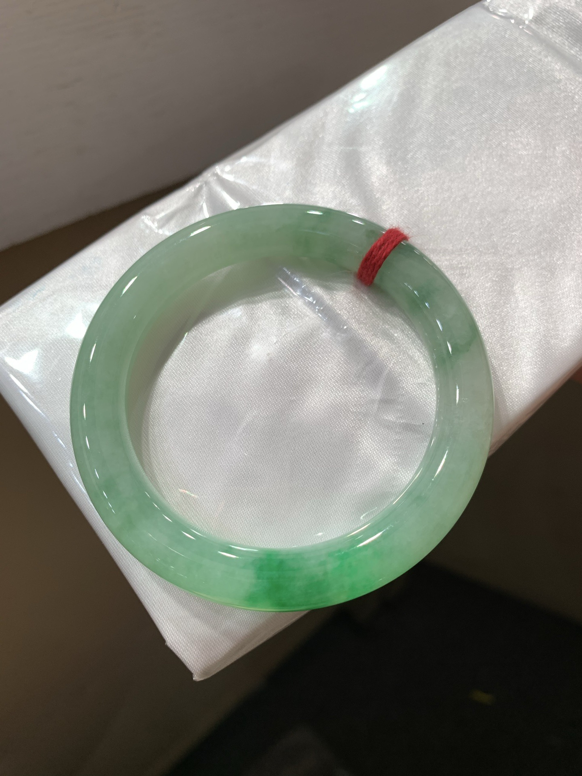 尺寸51.6/8.7，带色圆条手镯
颜色漂亮水润