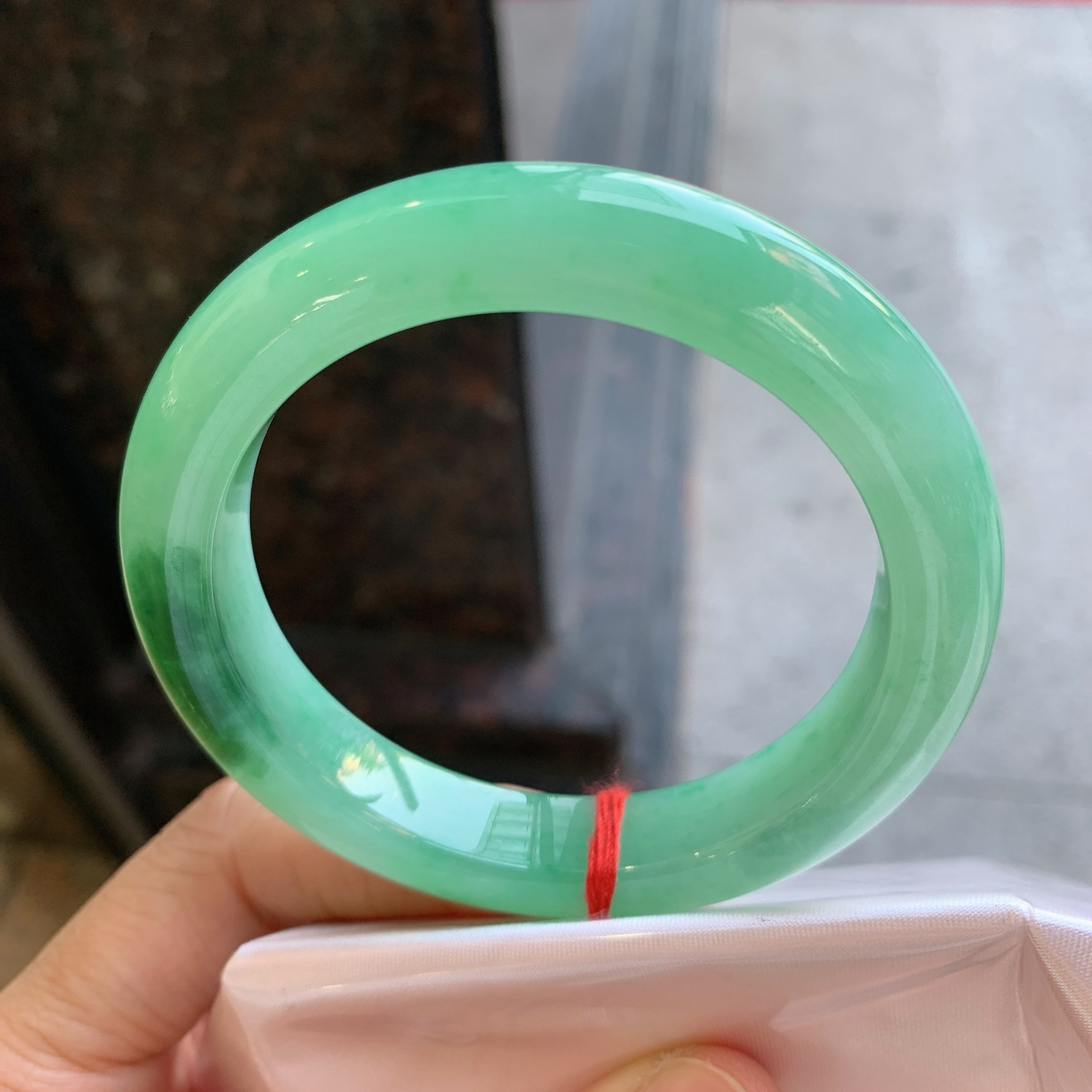 正圈飘绿 无裂 尺寸：55/11.5/9.3 细腻