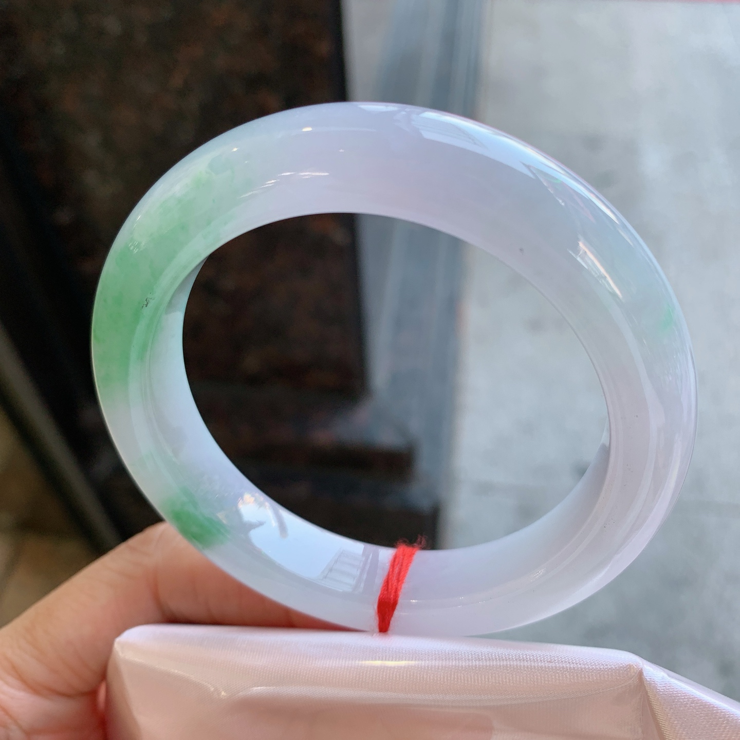 正圈飘绿 表皮微瑕疵微扣 尺寸：56.6/11.6/10 现货更漂亮