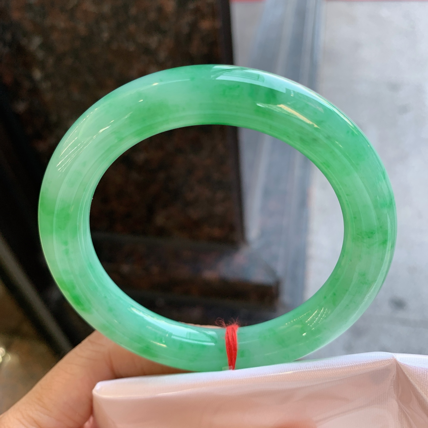圆条飘绿 微纹 尺寸：57.7/10.7 细腻