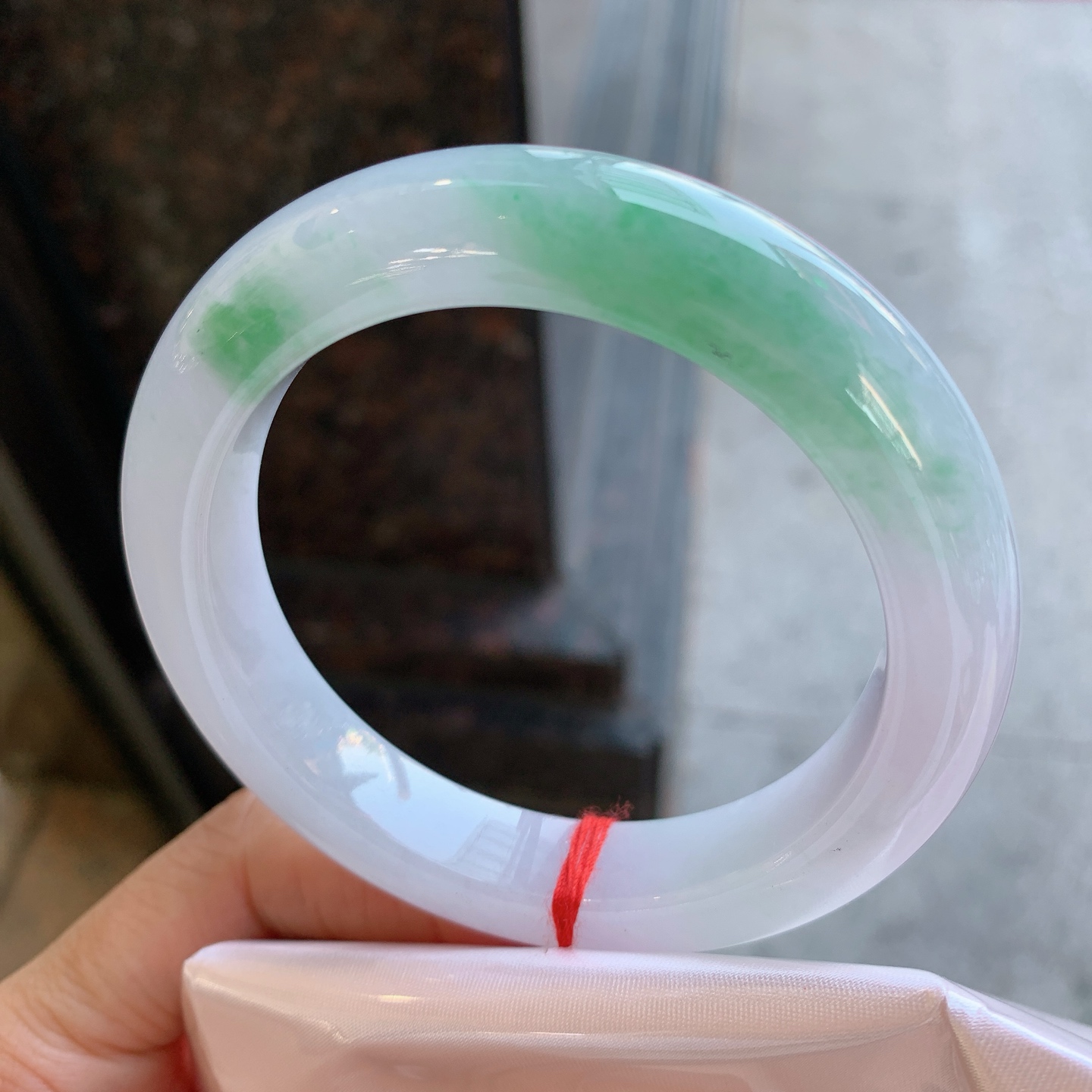 正圈飘绿 表皮微瑕疵微扣 尺寸：56.6/11.6/10 现货更漂亮