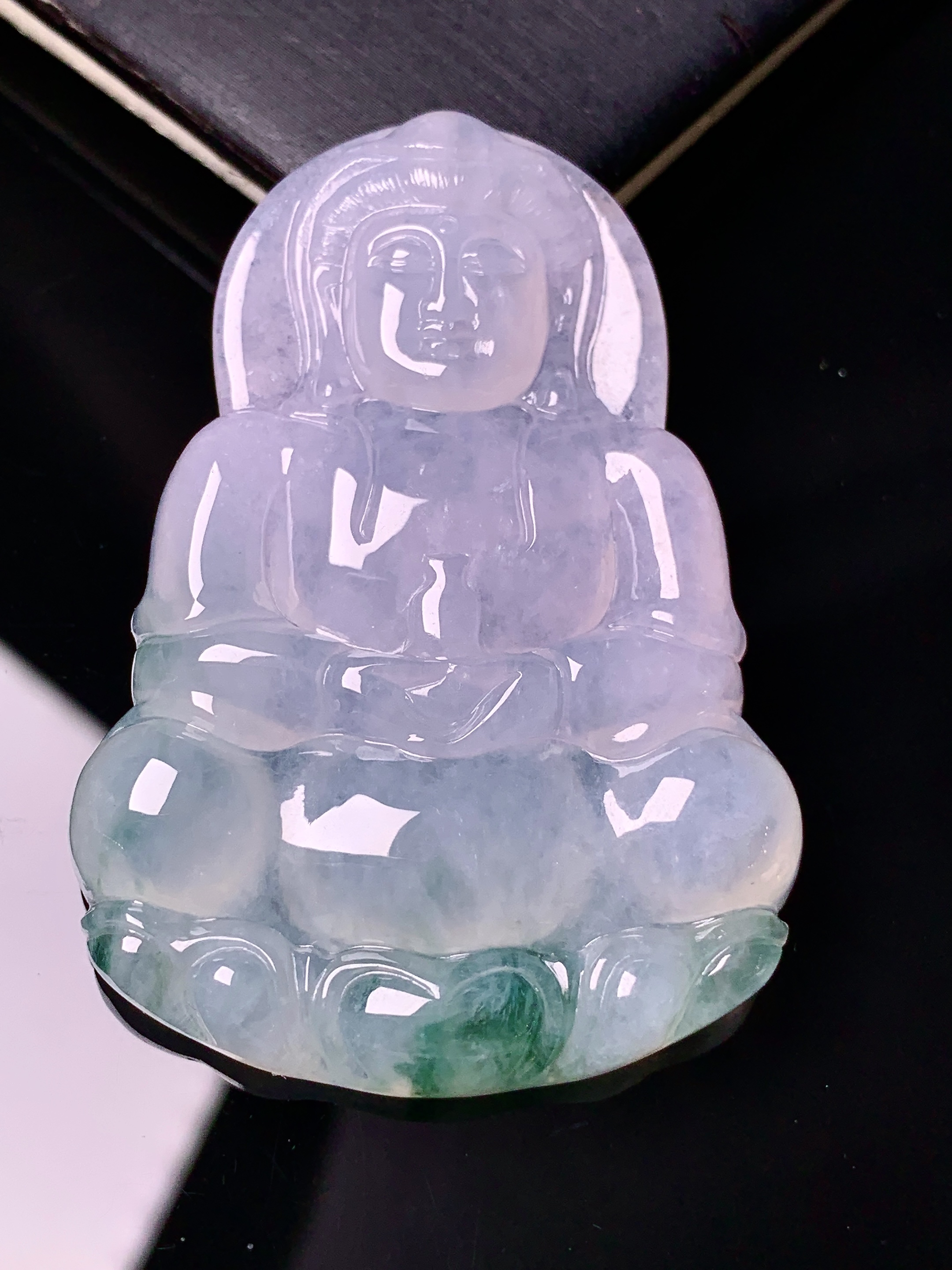 冰种飘绿观音菩萨吊坠 玉质细腻 色泽艳丽清新 水润亮眼 整体尺寸52*36.7*6 h3