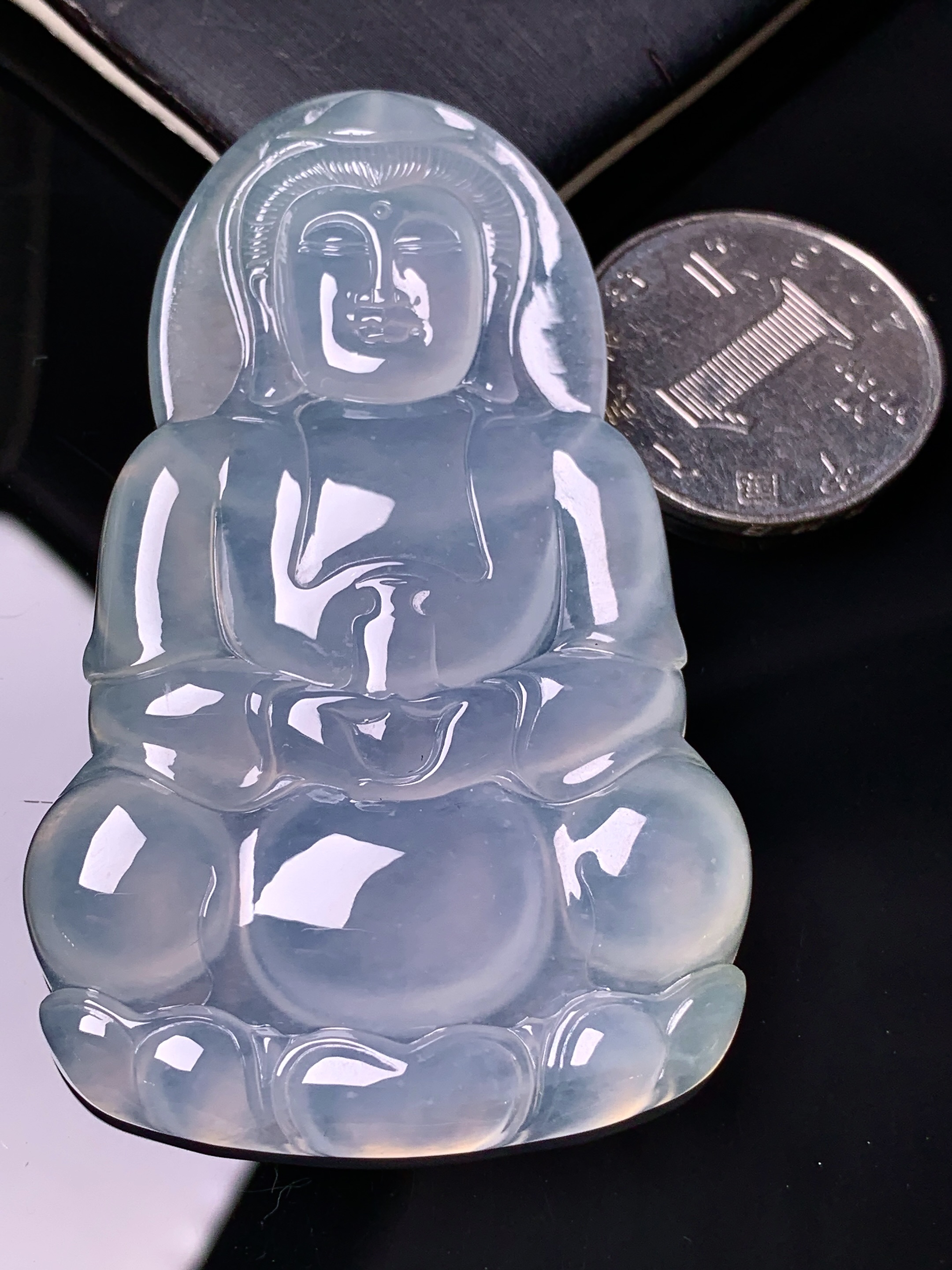 冰种观音菩萨吊坠 玉质细腻 色泽艳丽清新 水润亮眼 整体尺寸66.8*42.2*6.8 a5