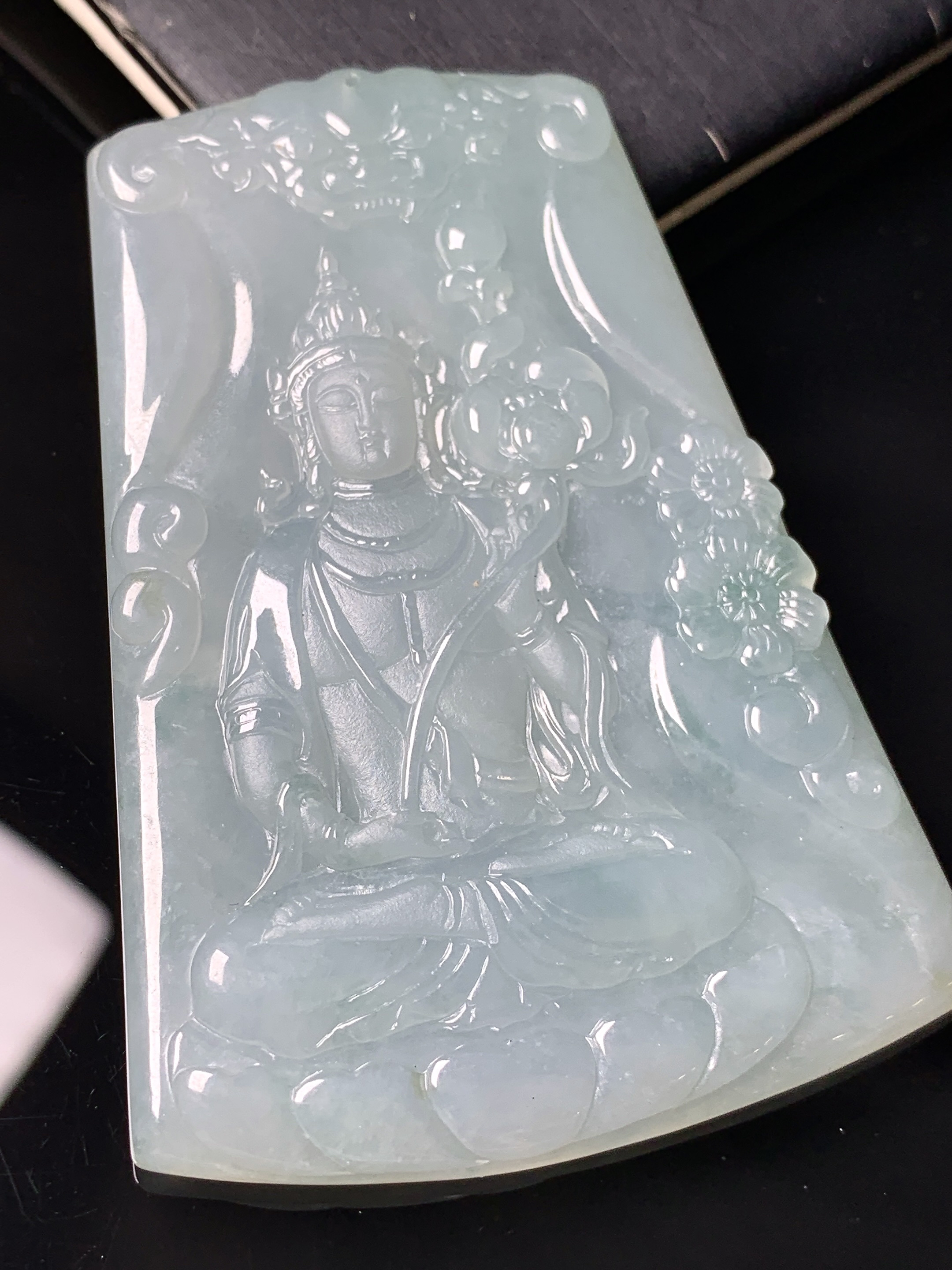 冰种度母观音菩萨吊坠 玉质细腻 色泽艳丽清新 水润亮眼 整体尺寸66.2*47.3*5.8 d1