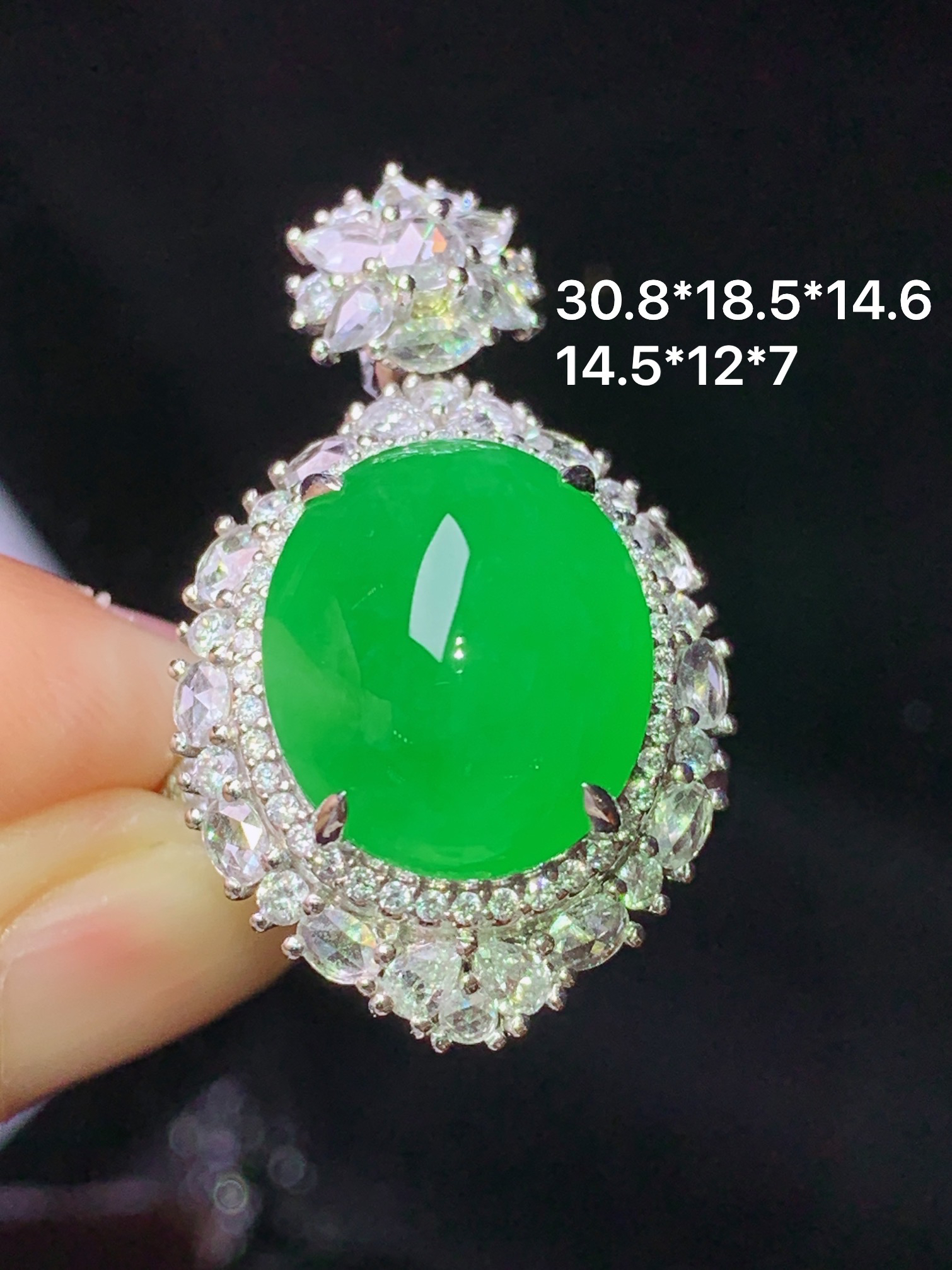 18k金钻镶嵌满绿蛋面戒指吊坠两用款 玉质细腻 色泽艳丽清新 水润亮眼 圈口16 整体尺寸30.8*18.5*14.6 f5