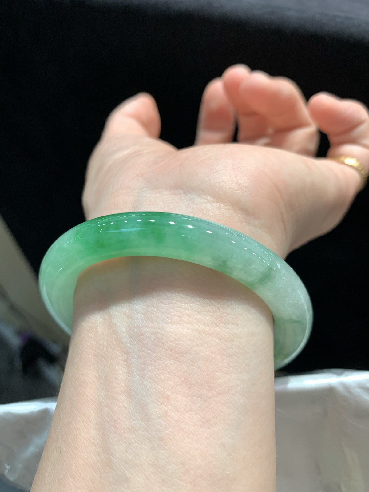 尺寸51.6/8.7，带色圆条手镯
颜色漂亮水润