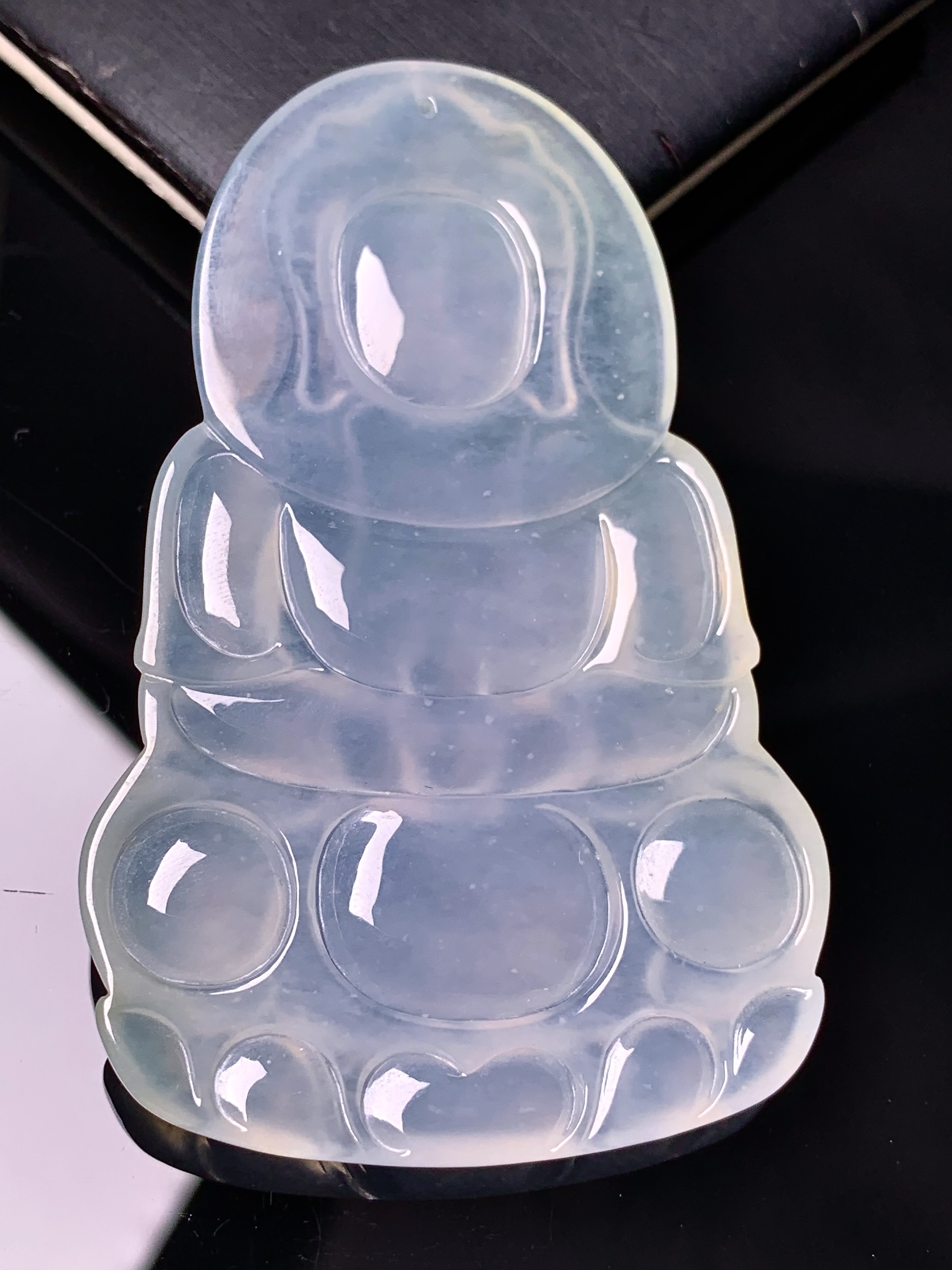 冰种观音菩萨吊坠 玉质细腻 色泽艳丽清新 水润亮眼 整体尺寸66.8*42.2*6.8 a5
