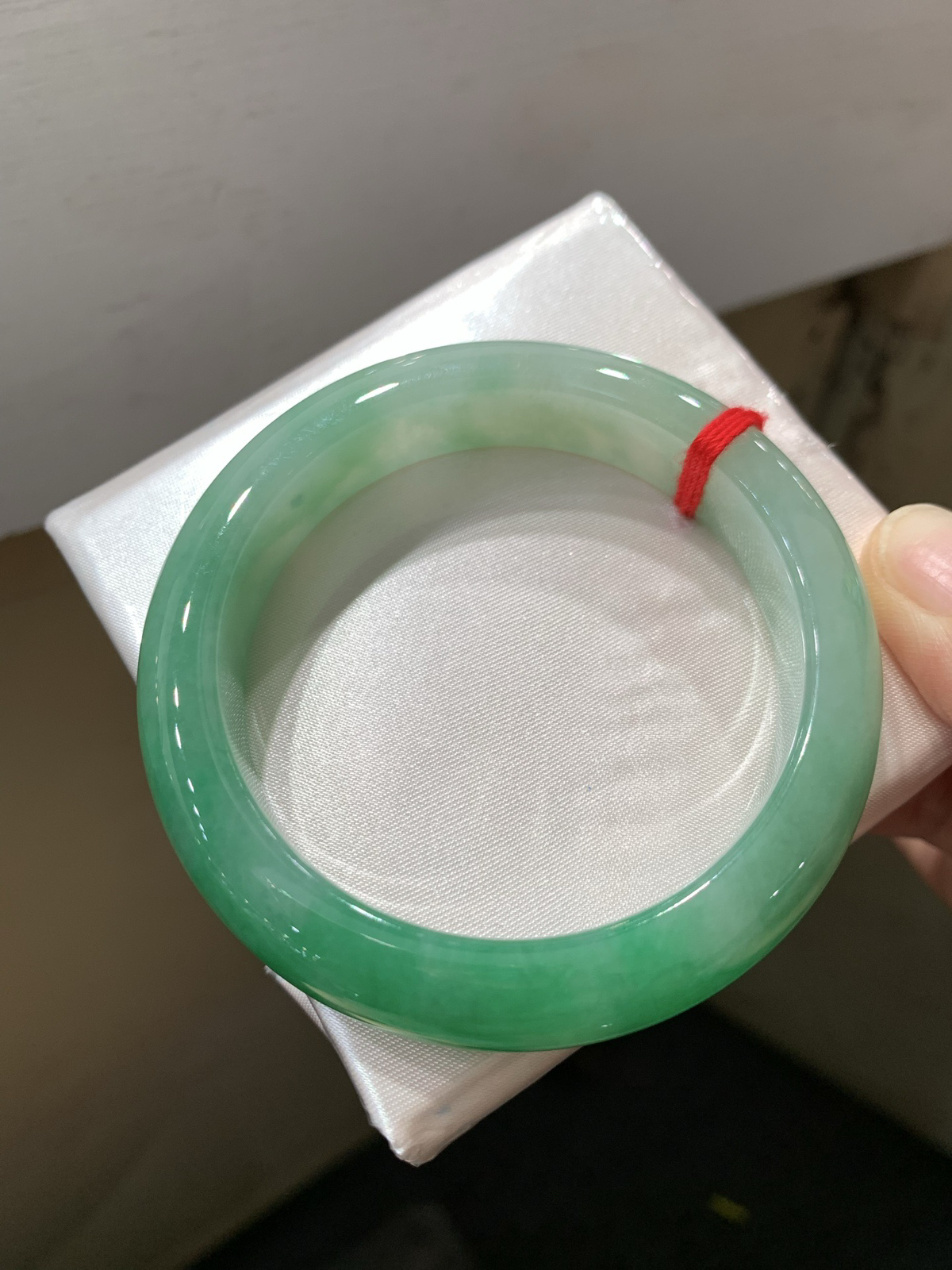 尺寸55.3/12.8/8.9，带色手镯
有种有色