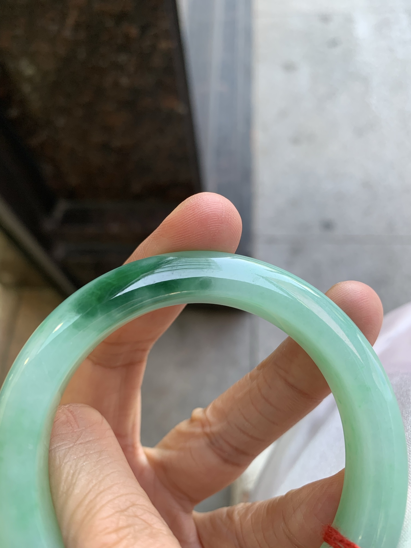 正圈飘绿 无裂 尺寸：55/11.5/9.3 细腻