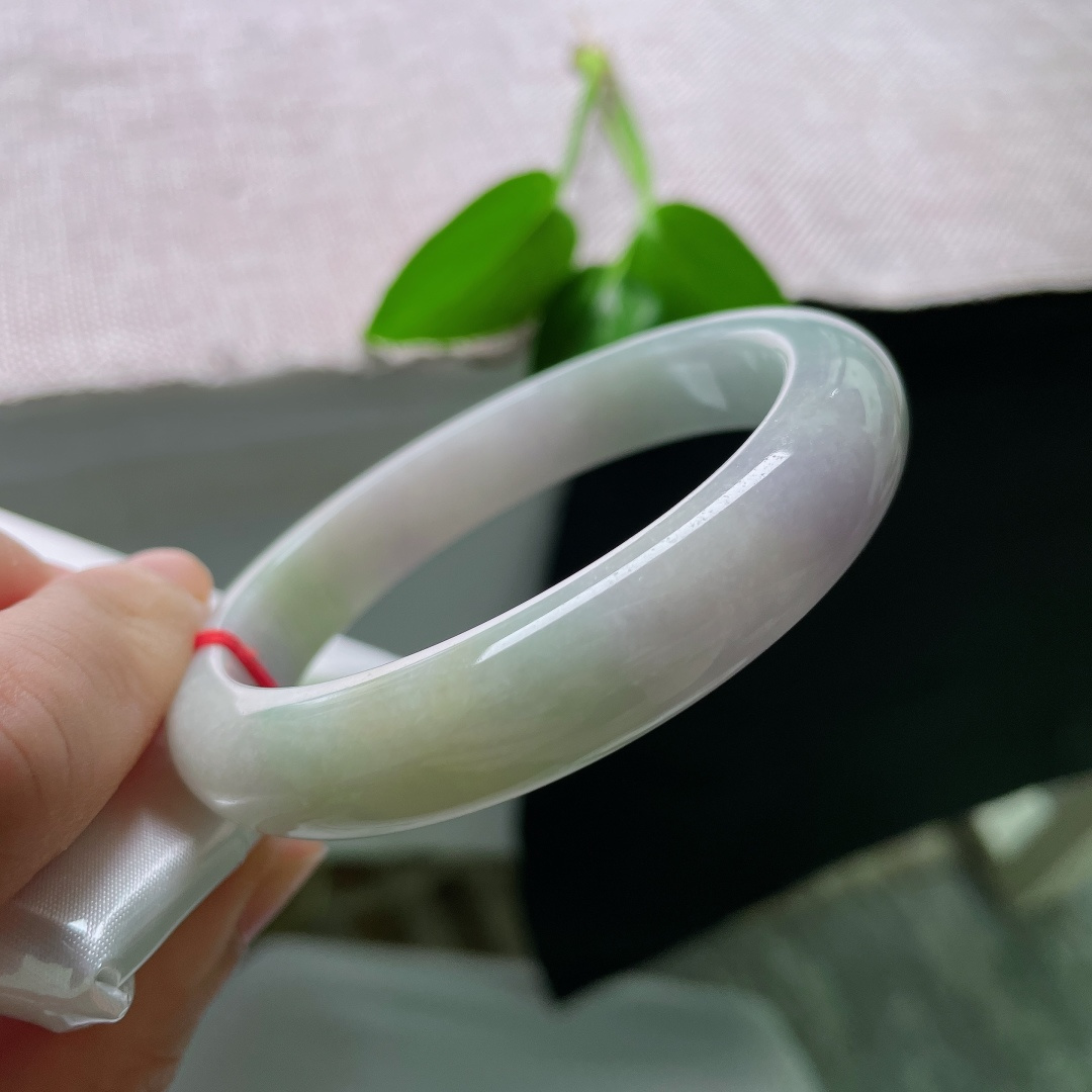 57.7/12.1/8.5，春彩正圈，一点棉线，淡淡的绿意若隐若现，清新自然，自带悠然诗意。ss59658a