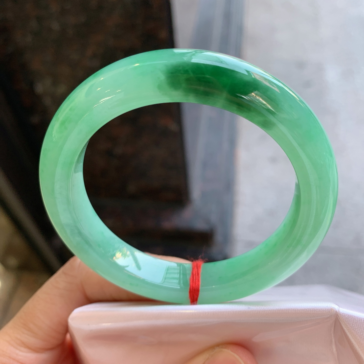正圈飘绿 无裂 尺寸：55/11.5/9.3 细腻