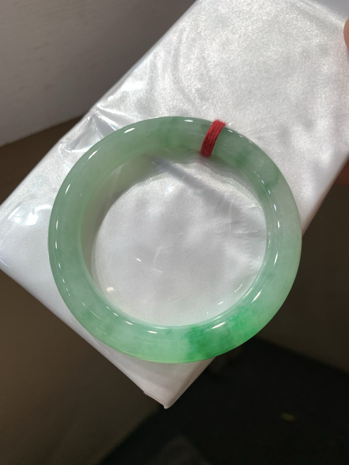 尺寸51.6/8.7，带色圆条手镯
颜色漂亮水润
